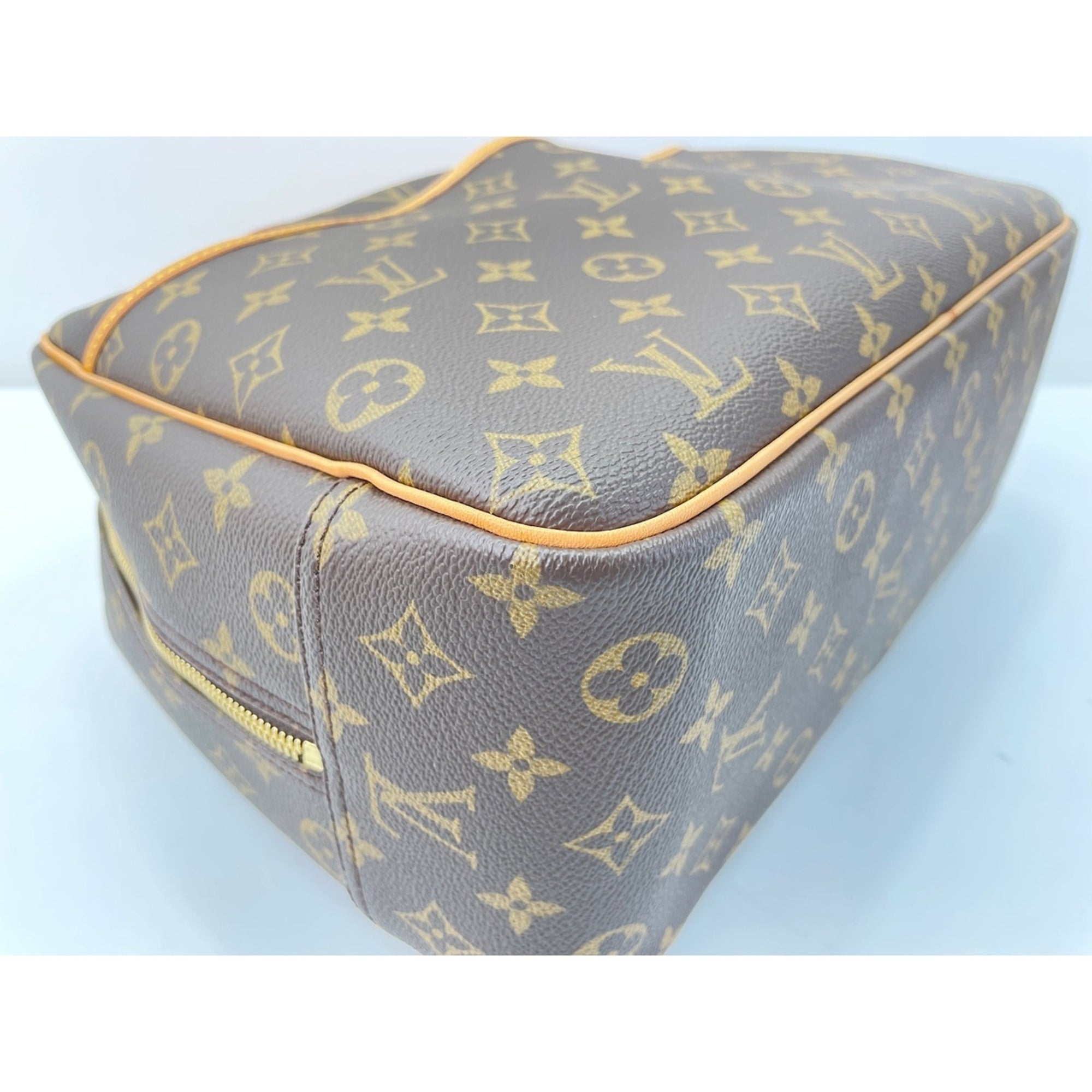 Louis Vuitton Brown Handbag (Pre-Owned)