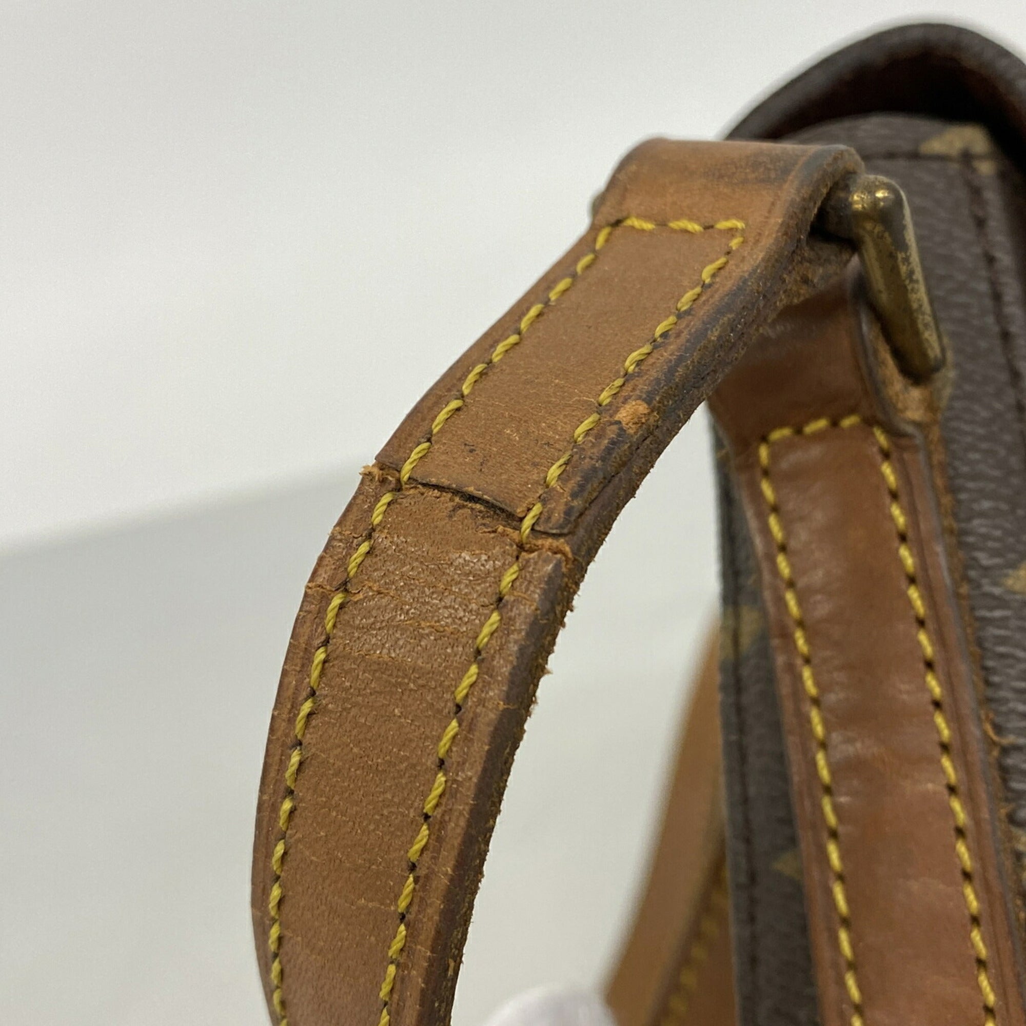 Louis Vuitton Brown Shoulder Bag (Pre-Owned)