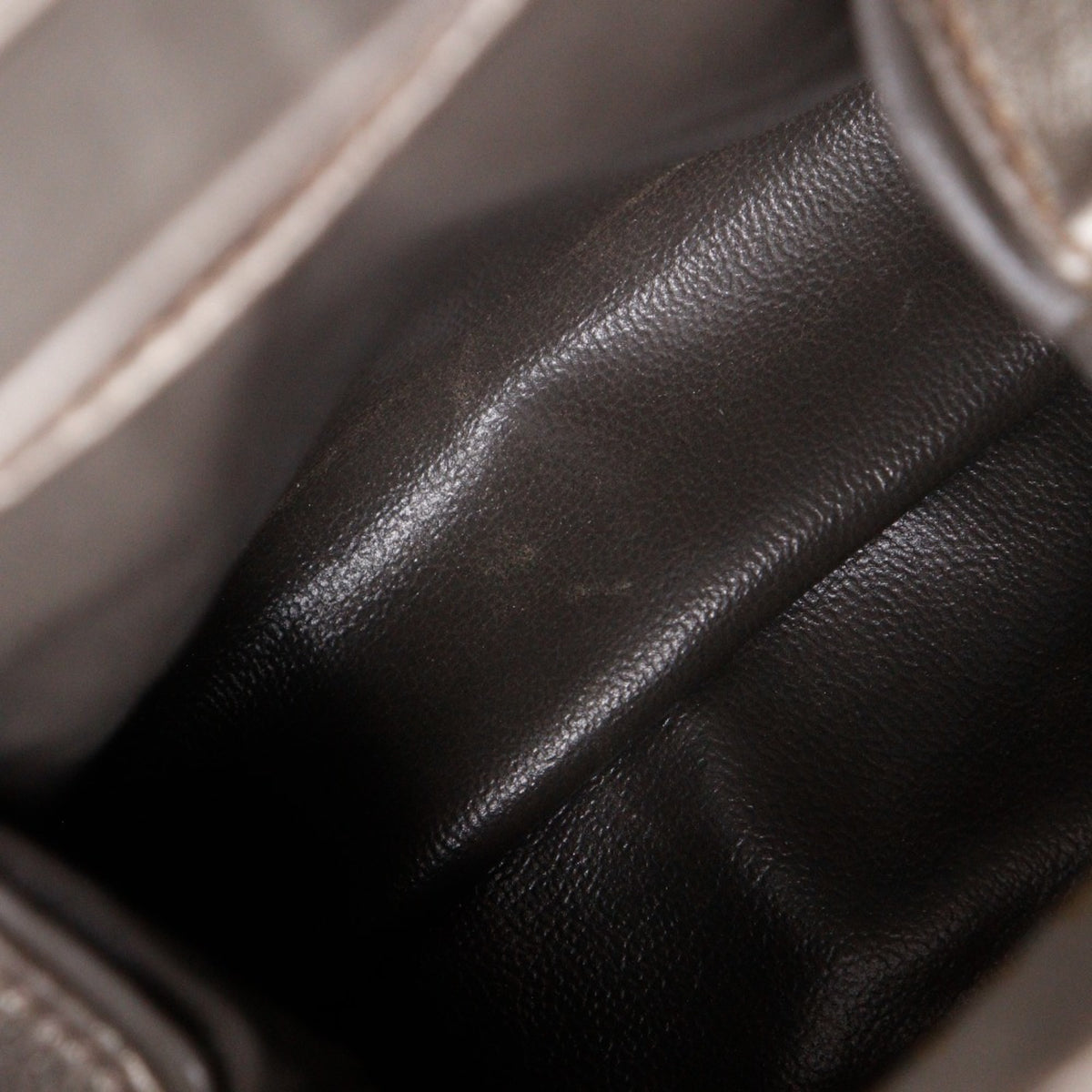 Bally Bronze Leather Handbag (Pre-Owned)