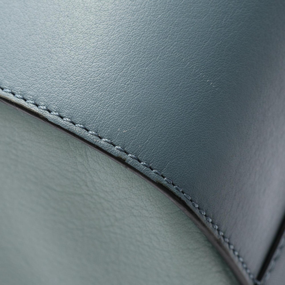 Loewe Blue Leather Handbag (Pre-Owned)