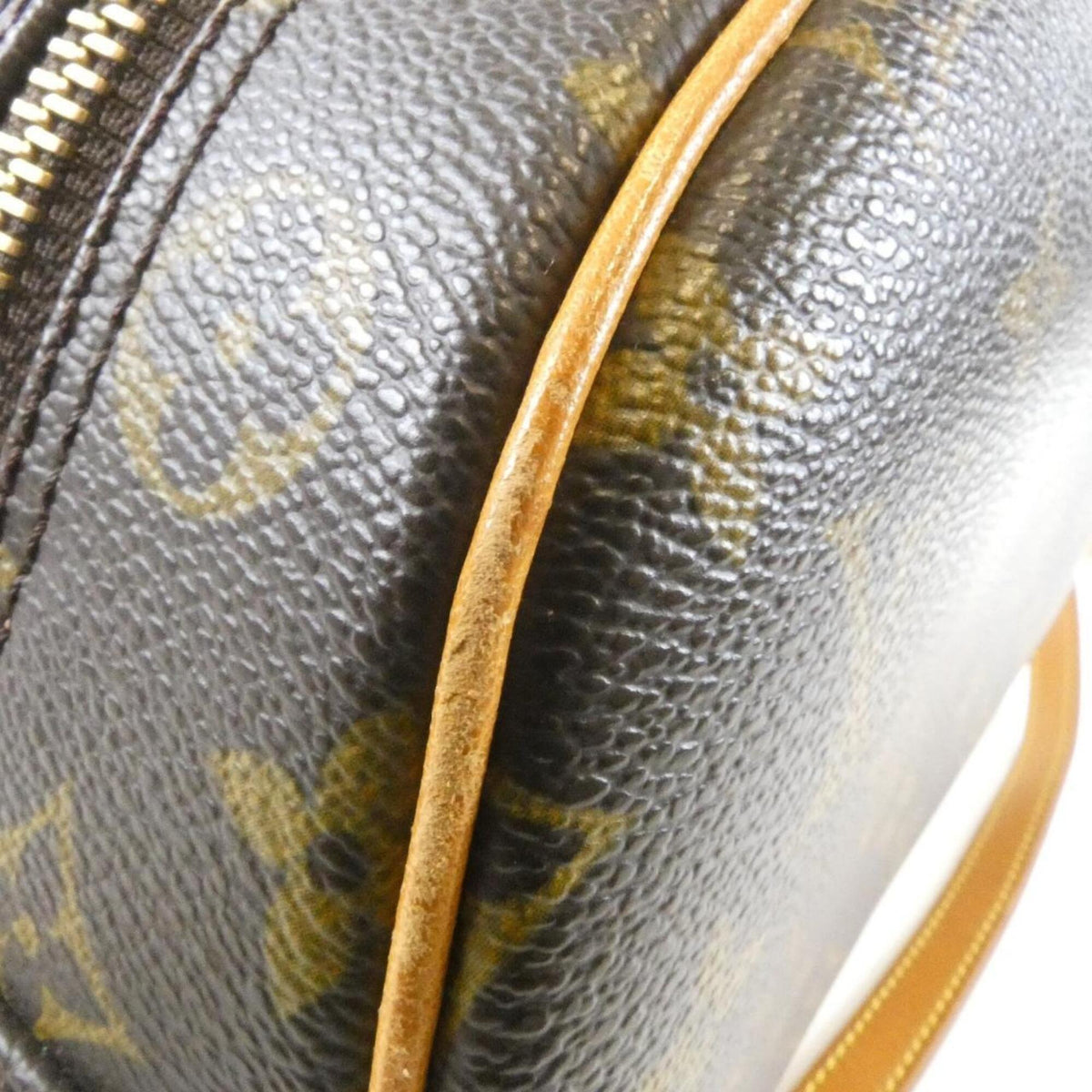 Louis Vuitton Marron Coated Canvas Shoulder Bag (Pre-Owned)