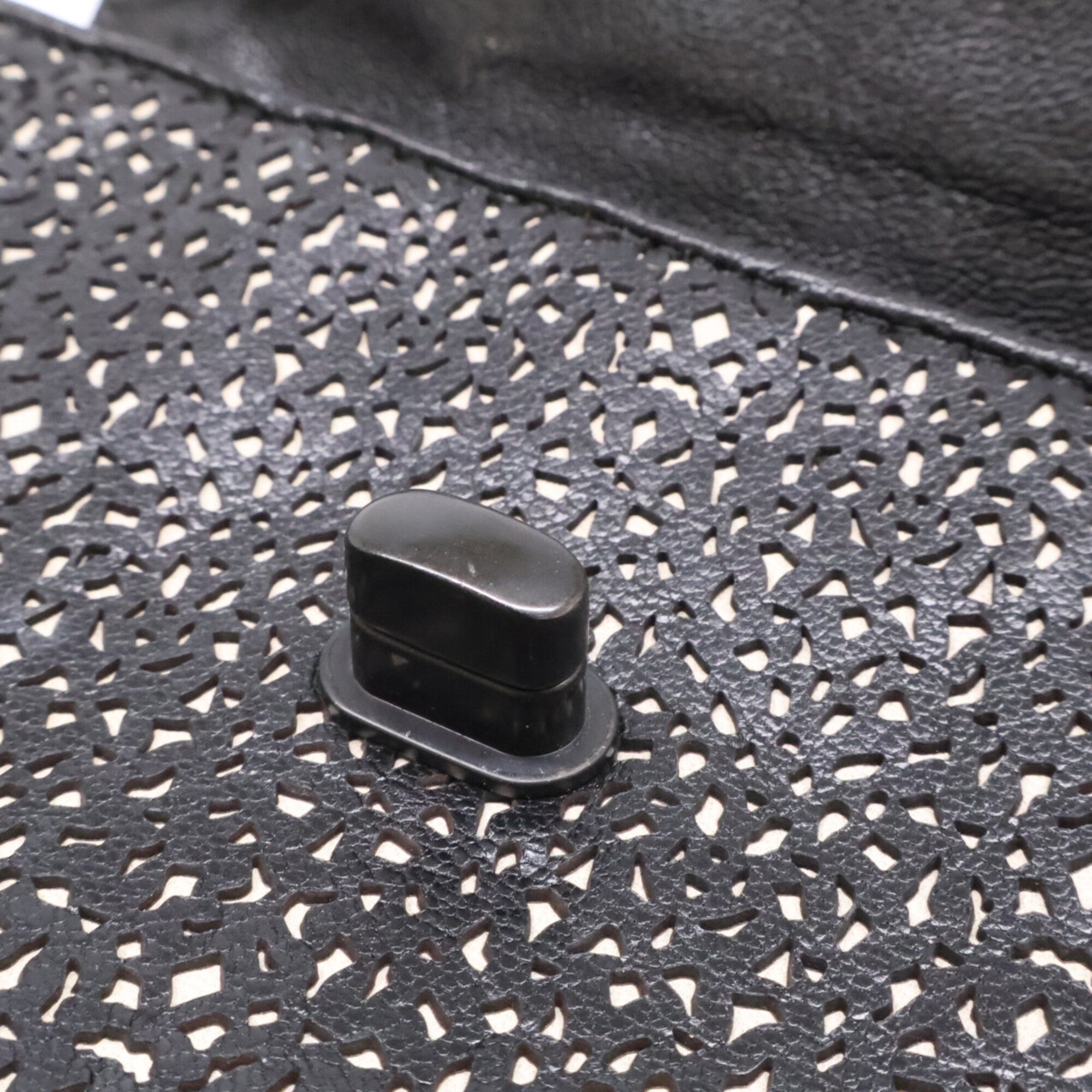 Bottega Veneta Black Leather Clutch Bag (Pre-Owned)