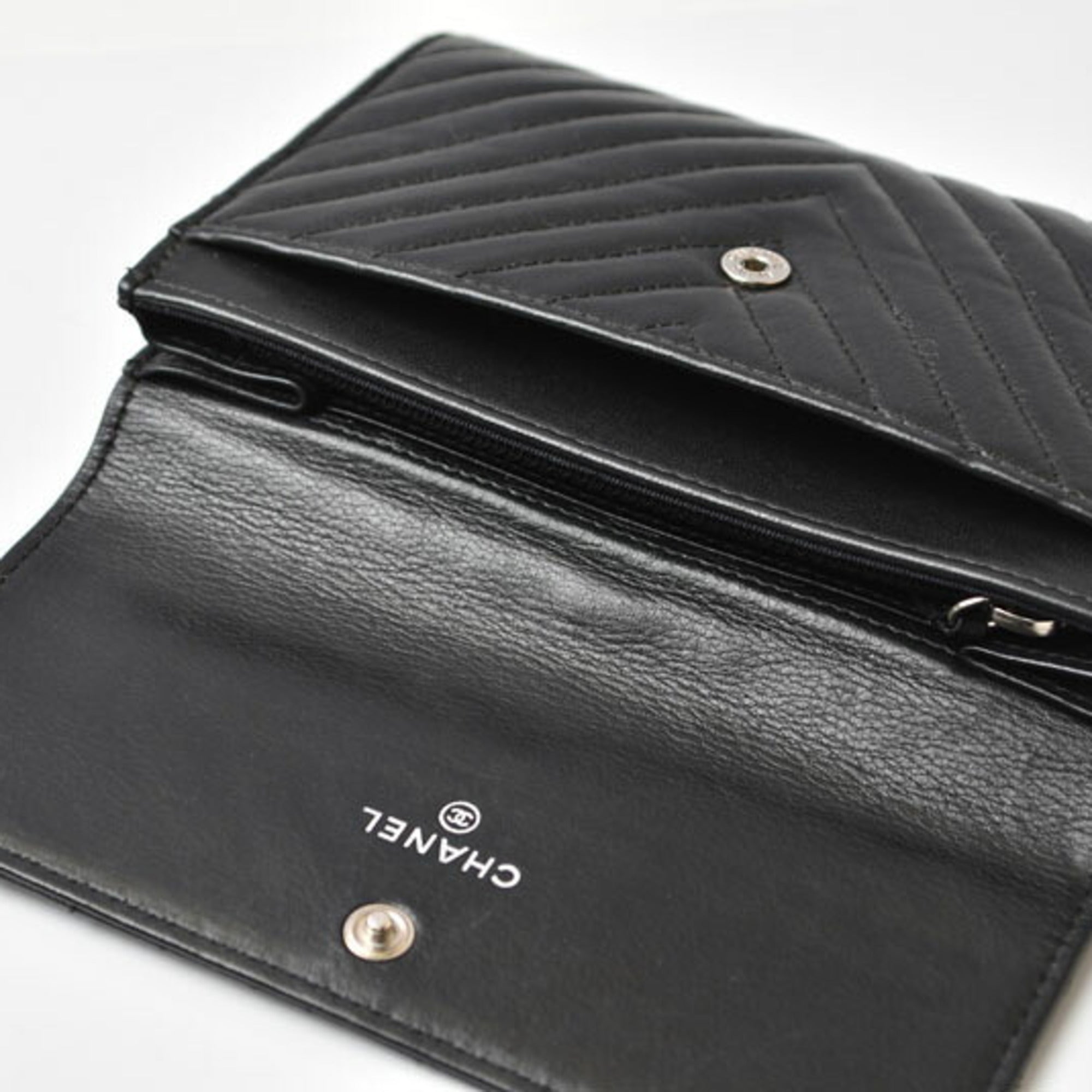 Chanel Black Leather Wallet (Bi-Fold) (Pre-Owned)