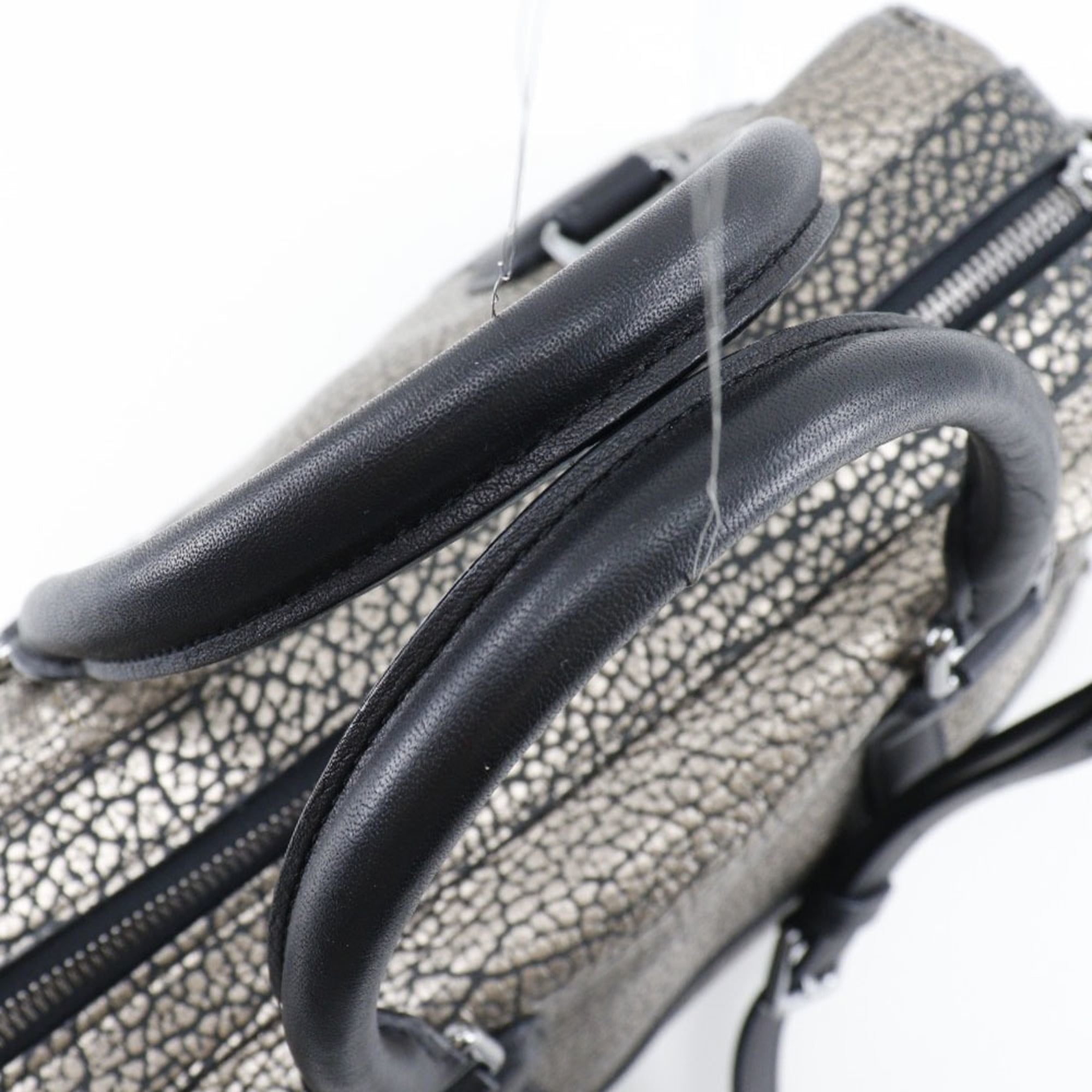 Loewe Black Leather Handbag (Pre-Owned)