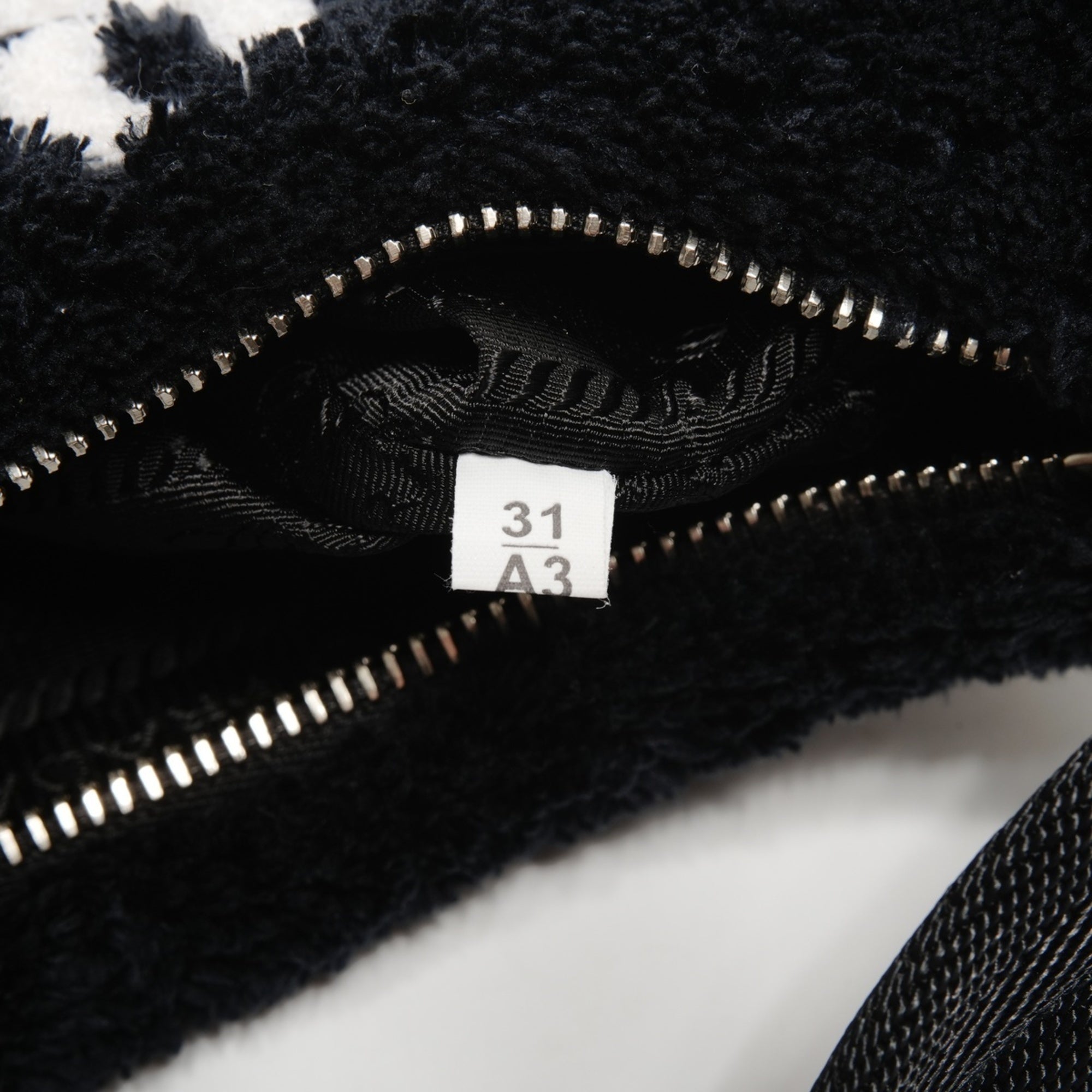 Prada Black Handbag (Pre-Owned)