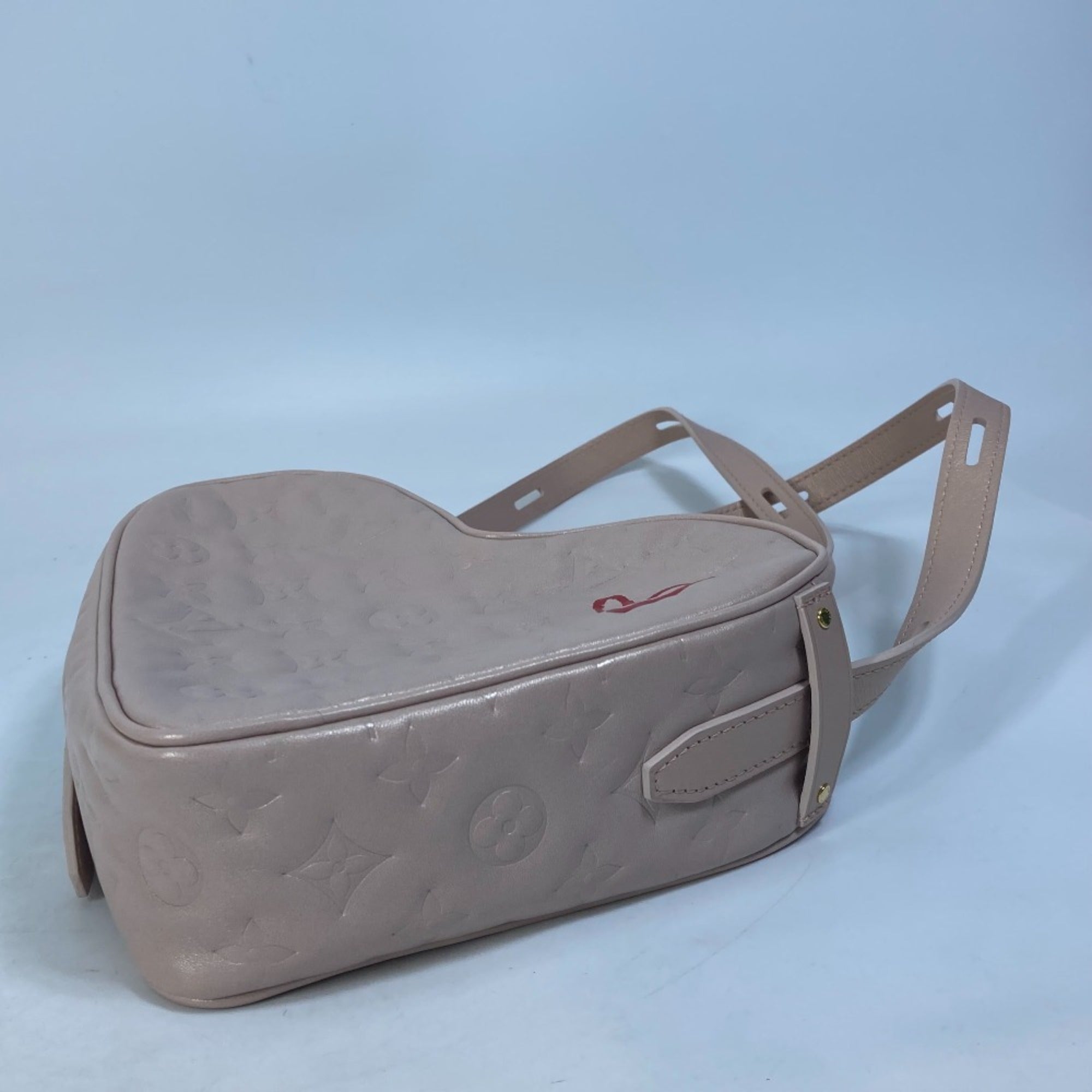 Louis Vuitton Light Pink Leather Pochette Shoulder Bag (Pre-Owned)