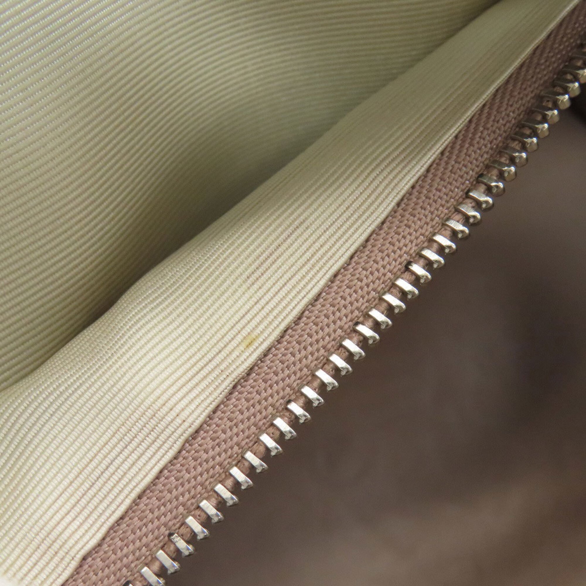 Loewe Grayish Leather Handbag (Pre-Owned)