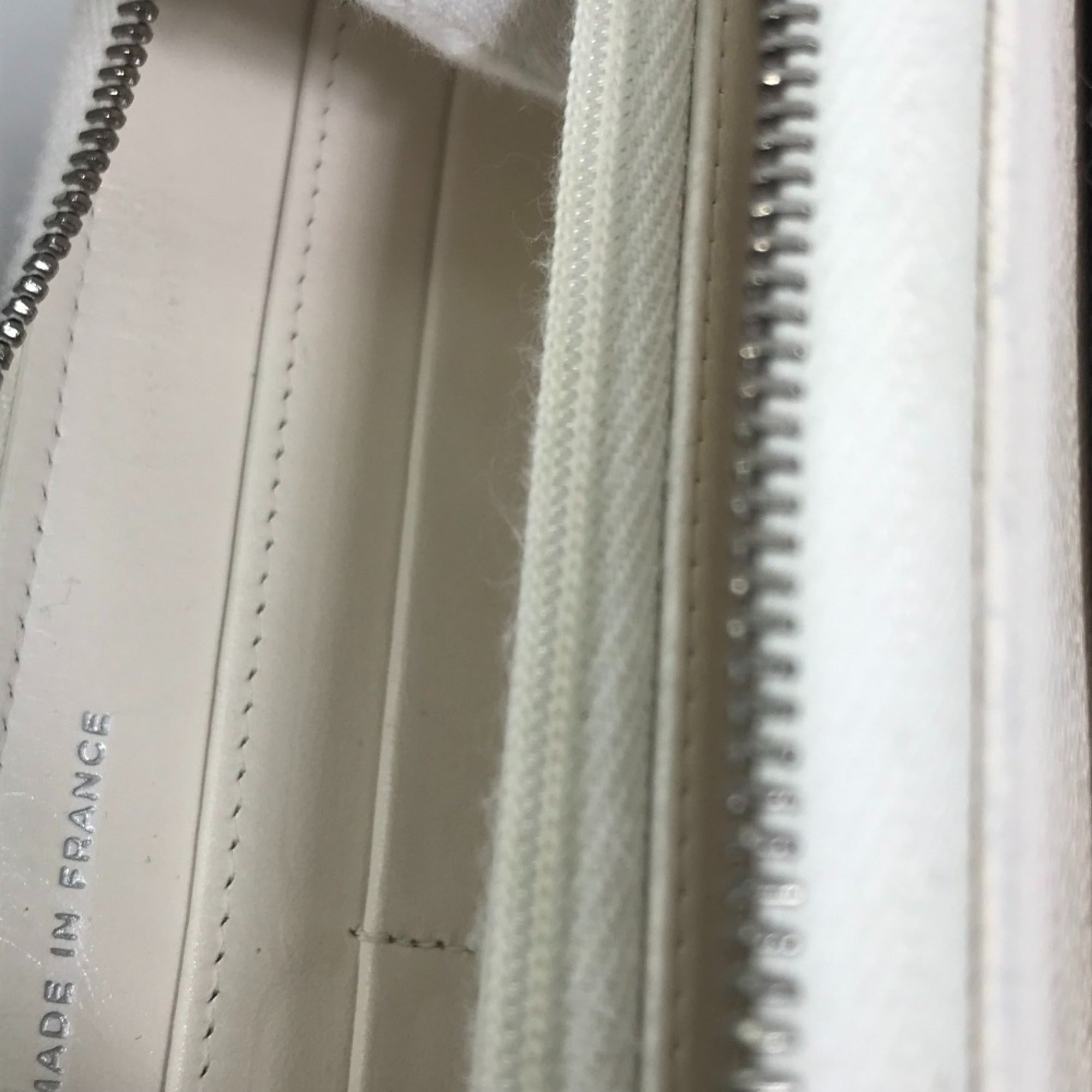 Chanel White Grained Calfskin Long Wallet (Bi-Fold) (Pre-Owned)