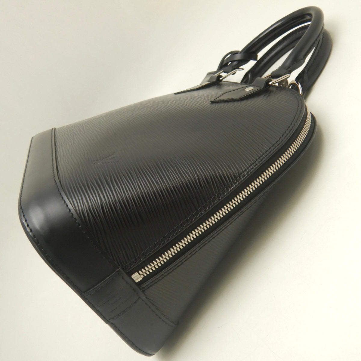 Louis Vuitton Noir Epi Leather Handbag (Pre-Owned)