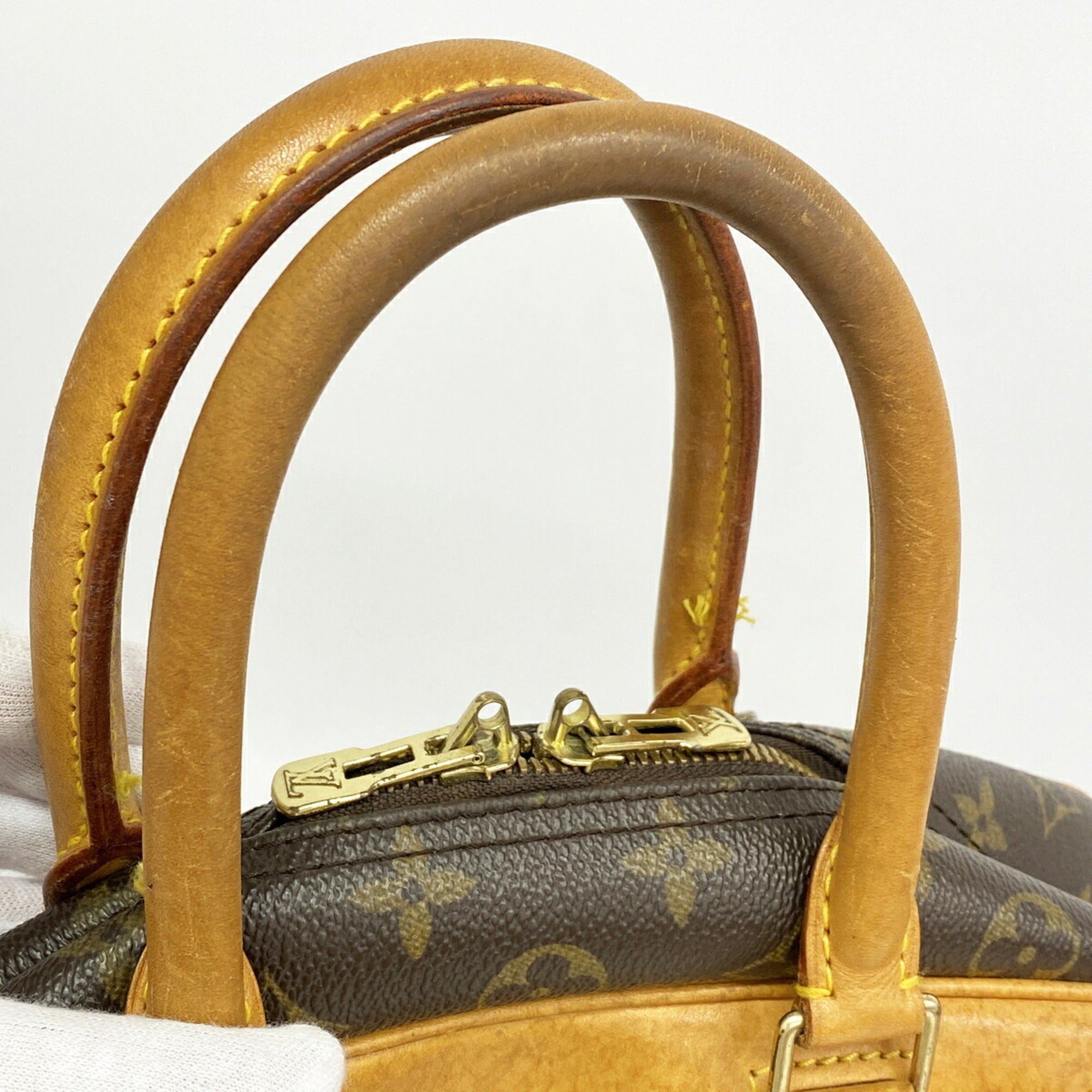 Louis Vuitton Brown Handbag (Pre-Owned)
