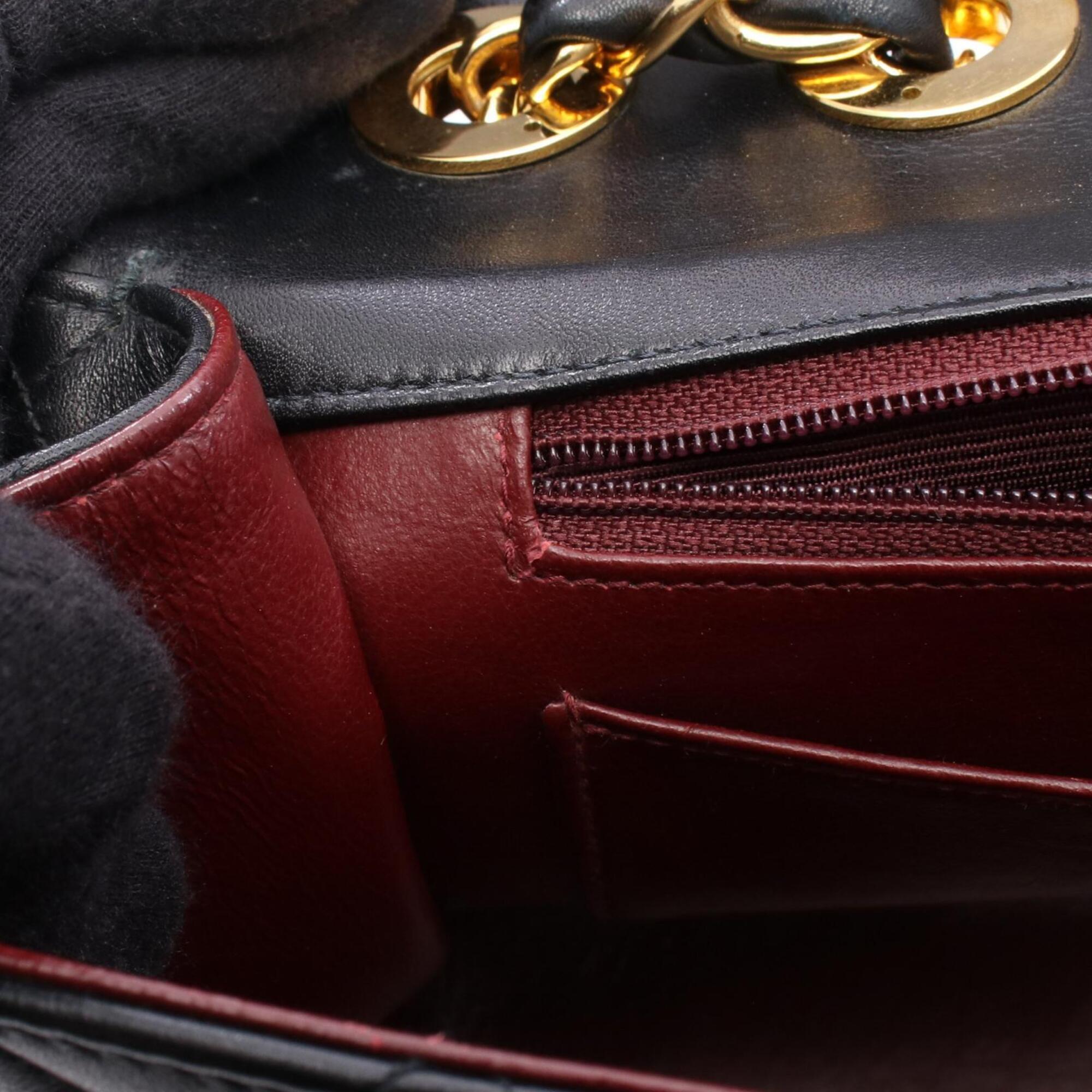 Chanel Black Leather Handbag Shoulder Bag (Pre-Owned)