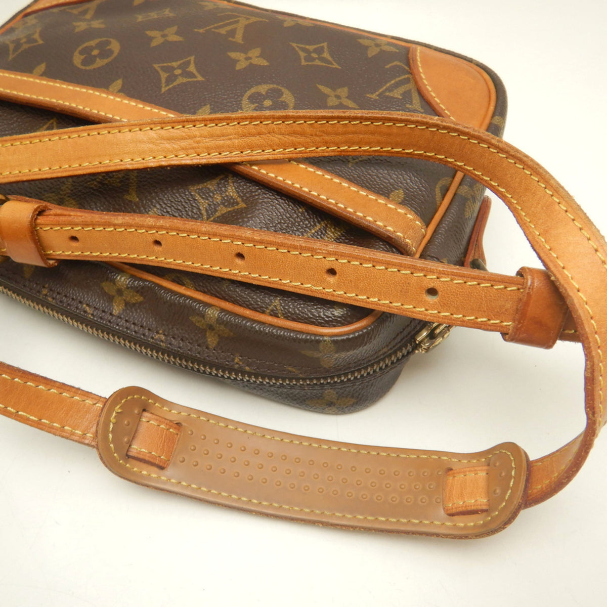 Louis Vuitton Brown Monogram Monogram Shoulder Bag (Pre-Owned)