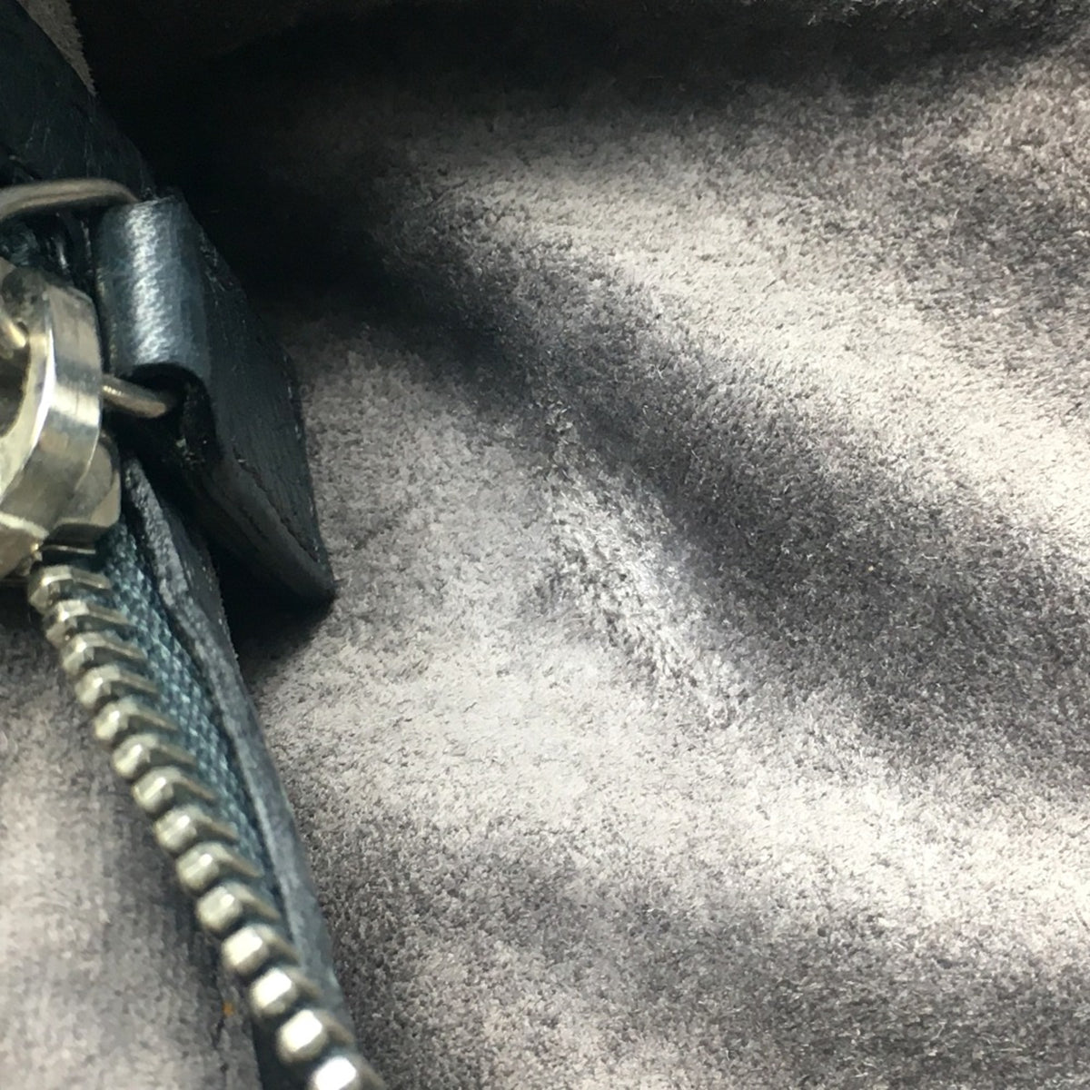 Gucci Gray Leather Shoulder Bag (Pre-Owned)