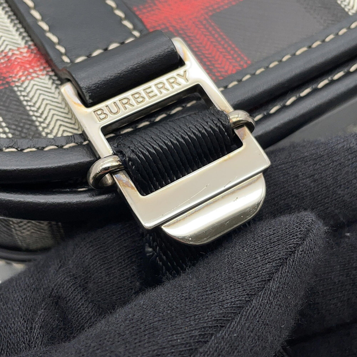 Burberry Black Red Color Pvc Leather Handbag Shoulder Bag (Pre-Owned)