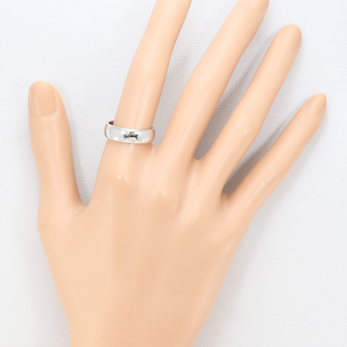 Unbranded White Gold White Gold (18K) Band Ring (Pre-Owned)