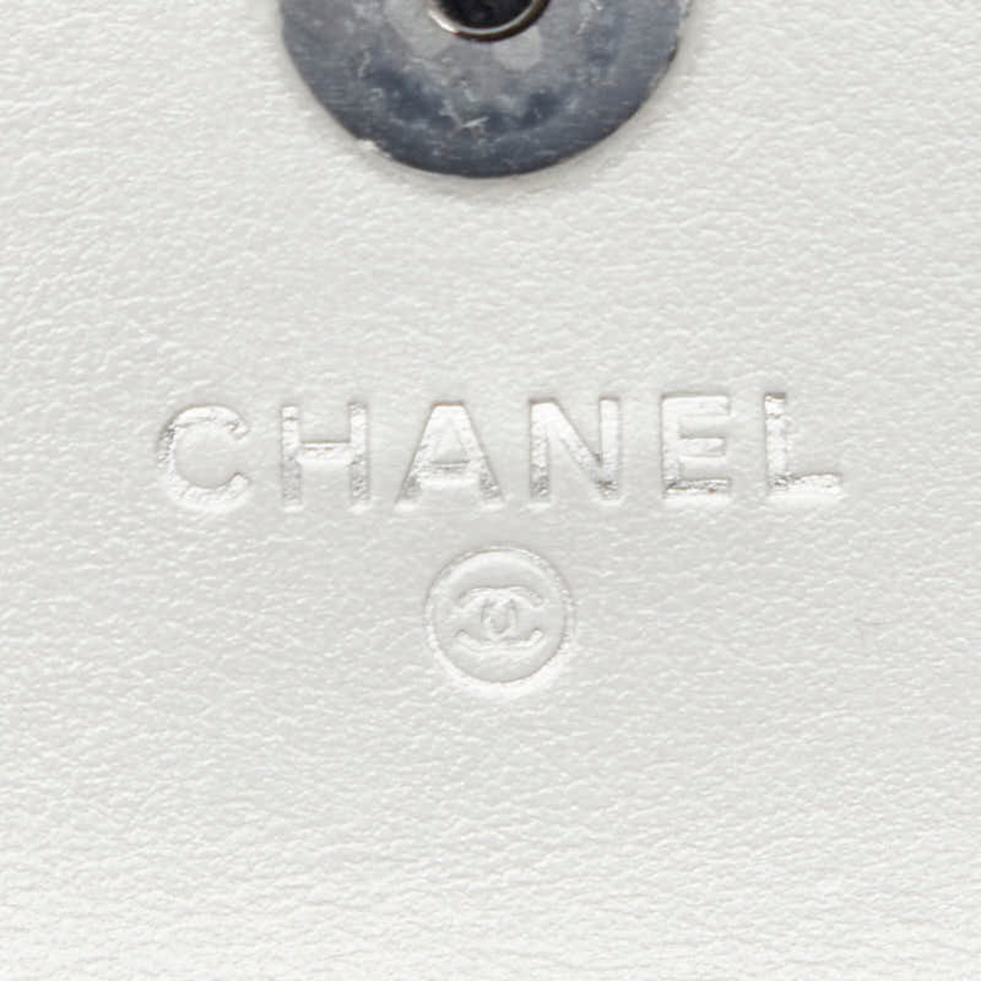 Chanel Silver Leather Pochette Shoulder Bag (Pre-Owned)