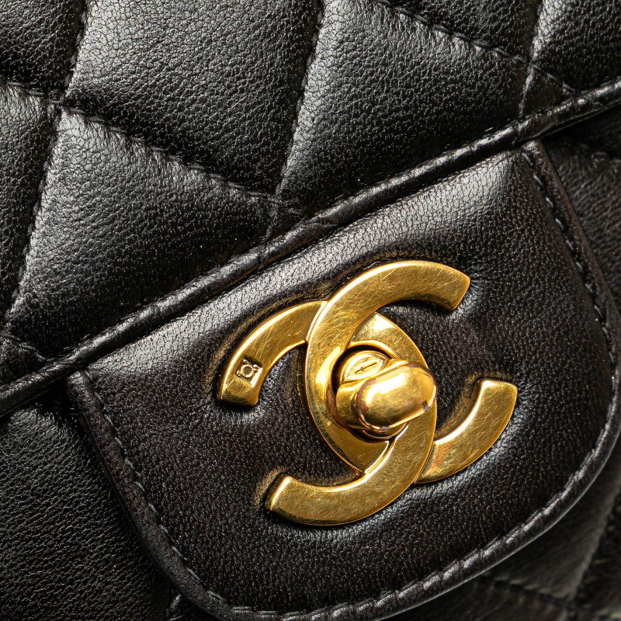 Chanel Black Leather Handbag (Pre-Owned)