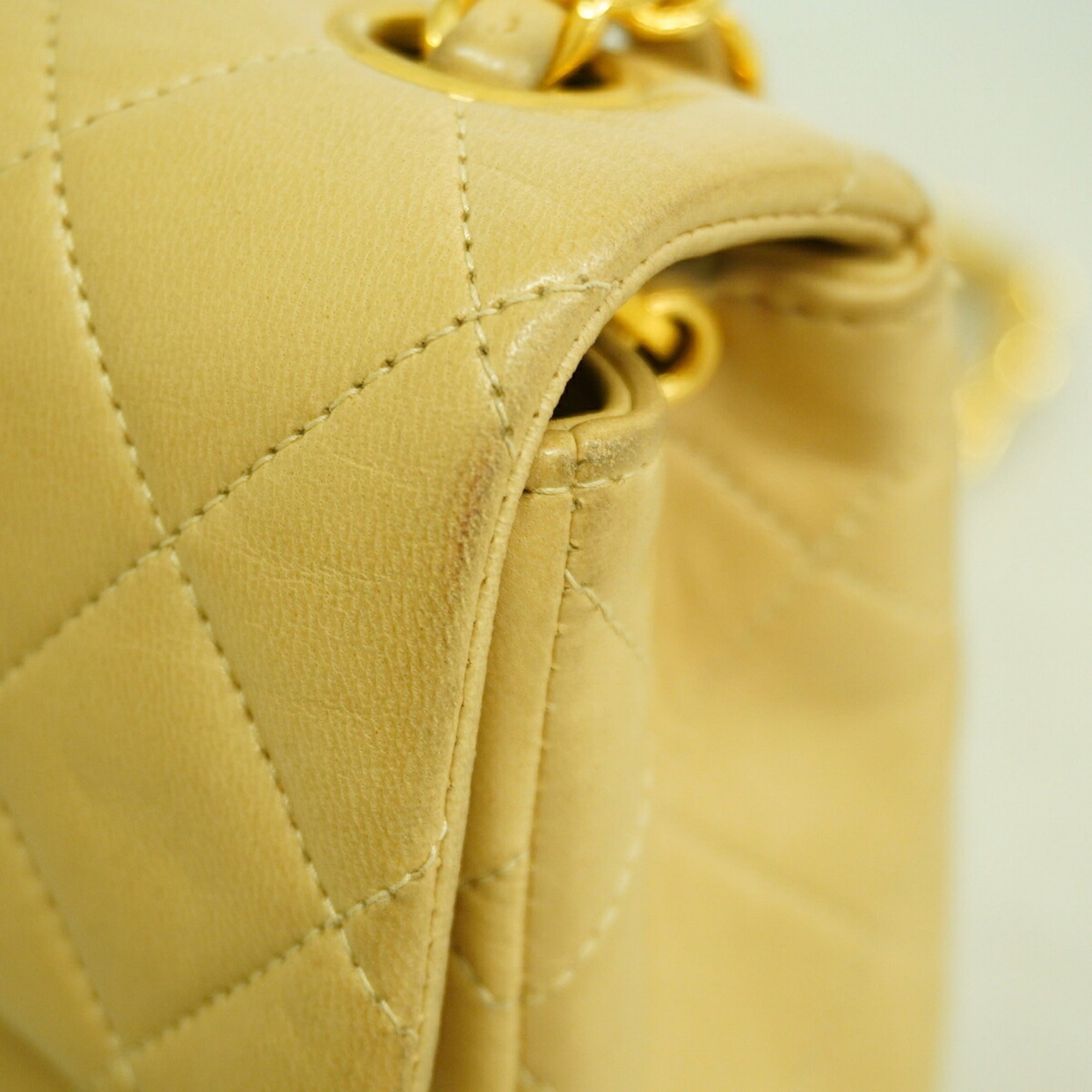 Chanel Beige Leather Shoulder Bag (Pre-Owned)