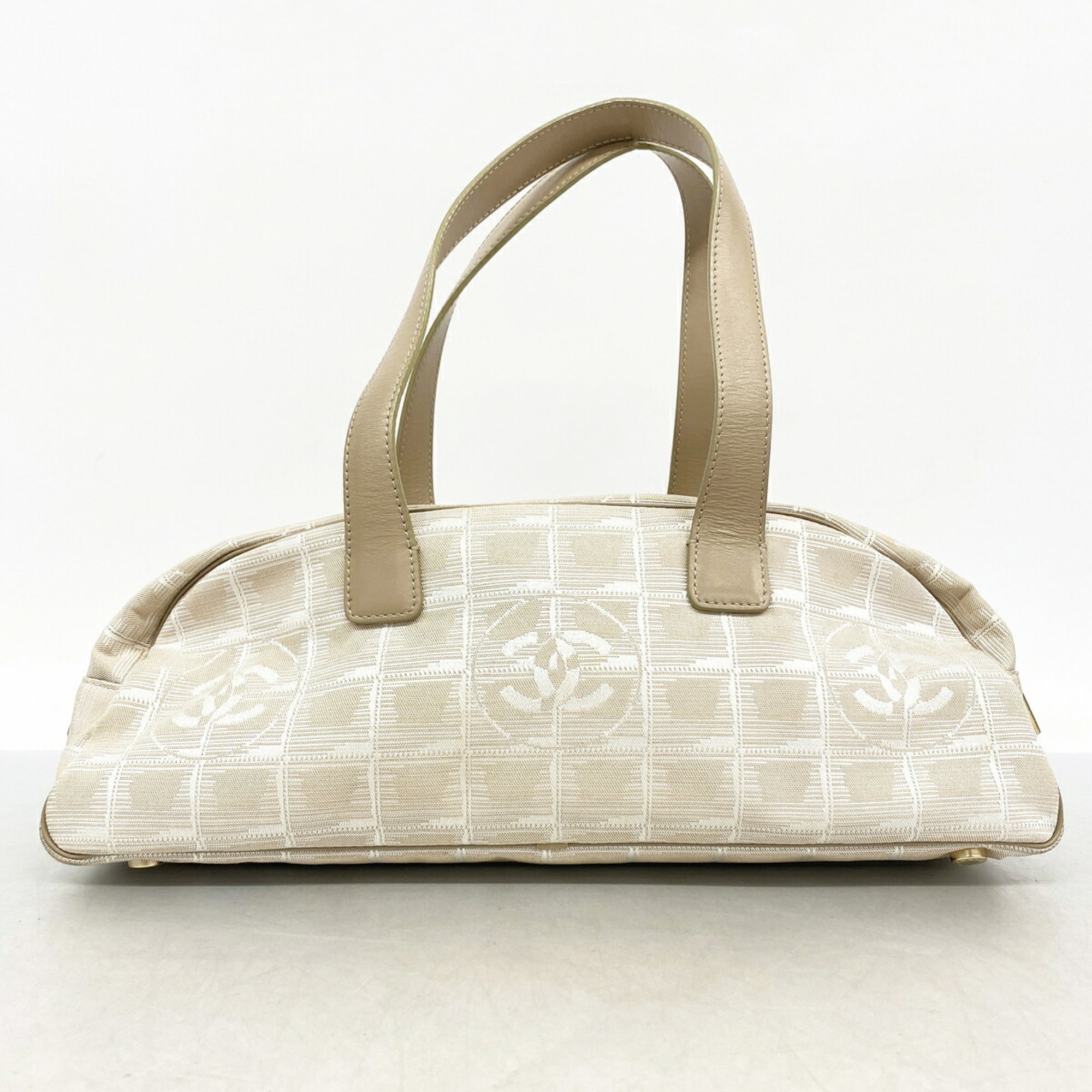 Chanel Beige Nylon Handbag (Pre-Owned)