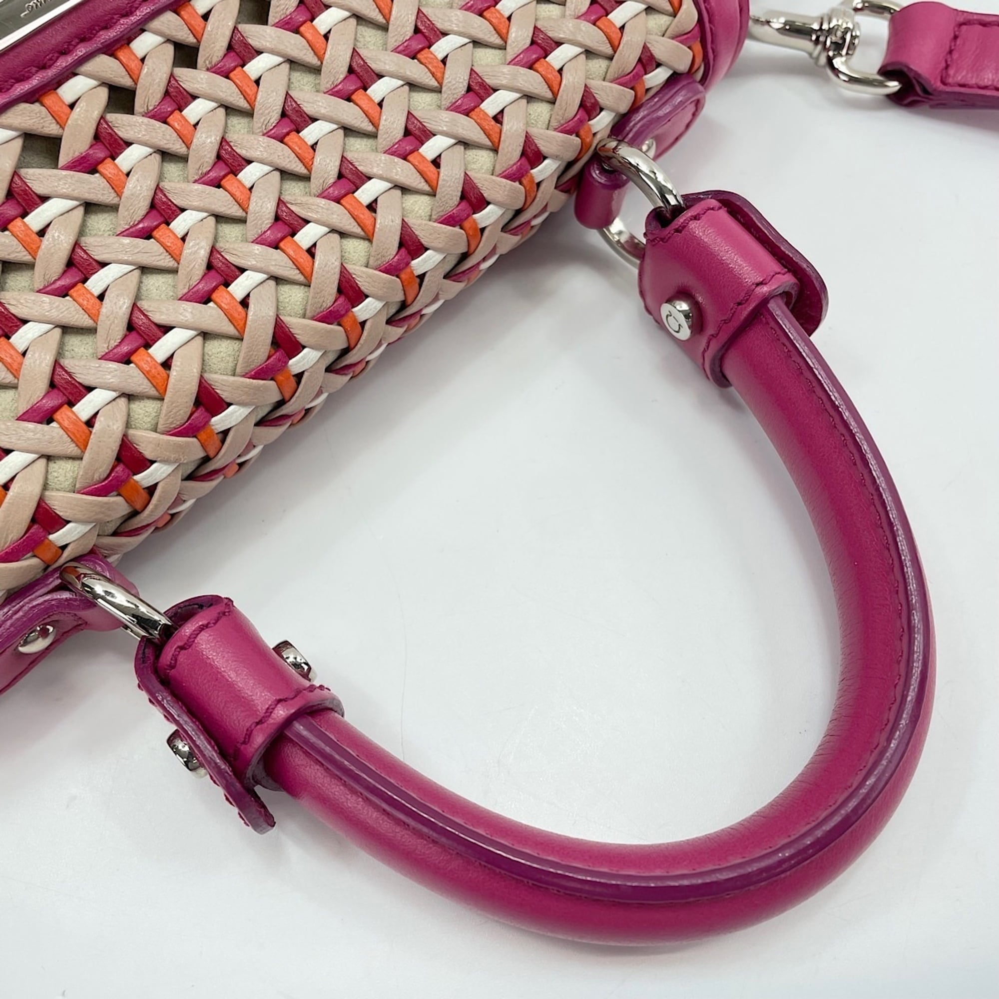 Salvatore Ferragamo Gancini Pink Shoulder Bag (Pre-Owned)