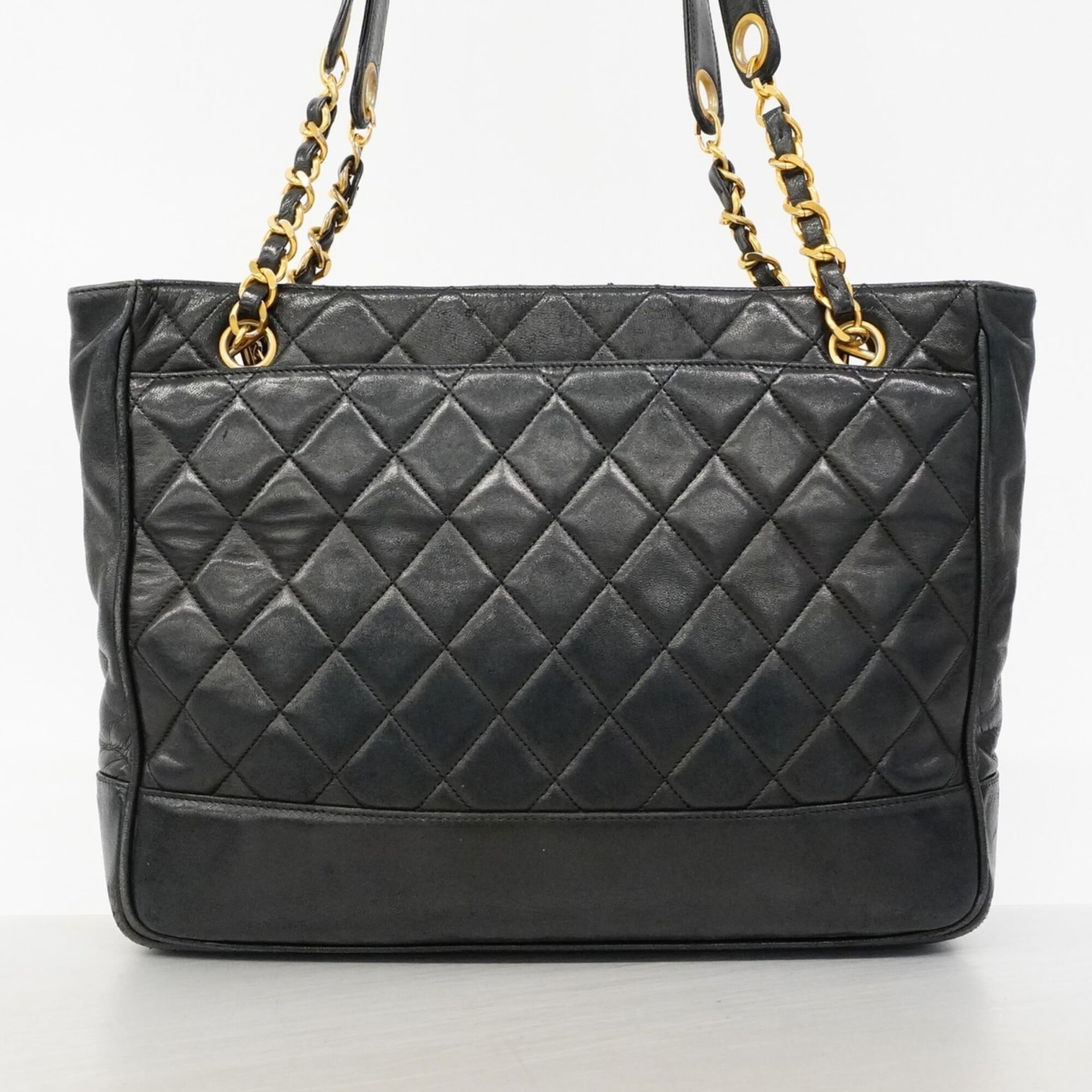 Chanel Black Leather Shoulder Bag (Pre-Owned)