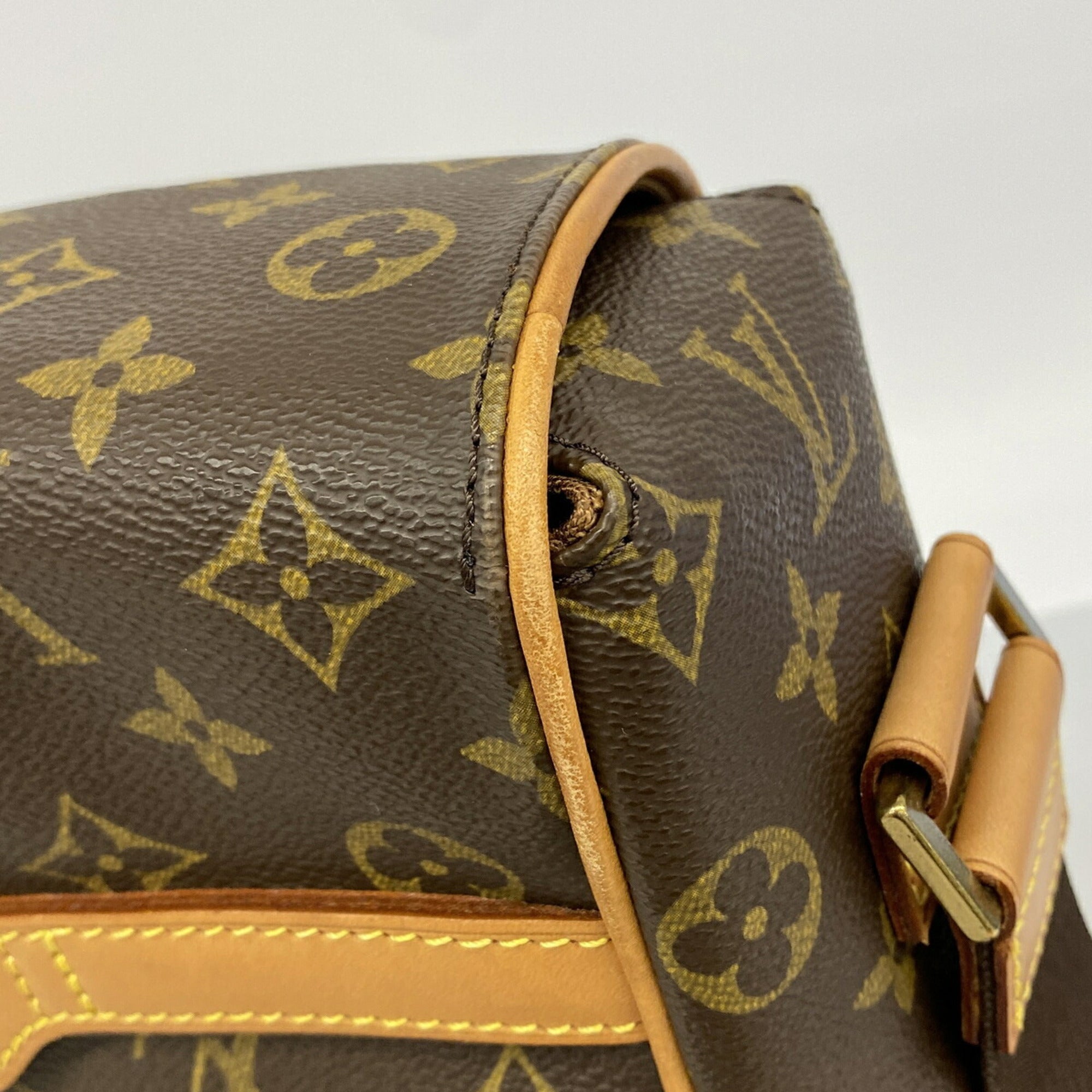 Louis Vuitton Brown Shoulder Bag (Pre-Owned)