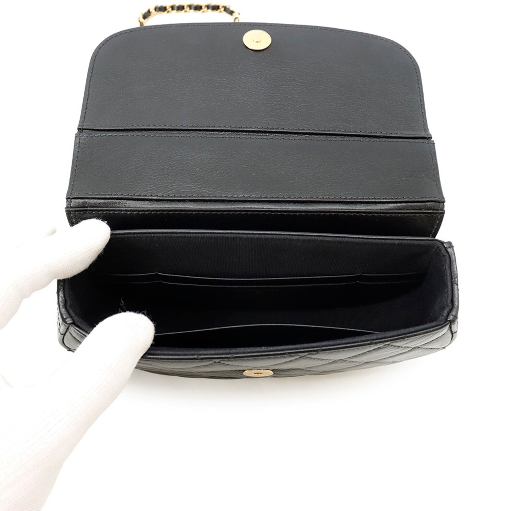 Chanel Black Leather Shoulder Bag (Pre-Owned)
