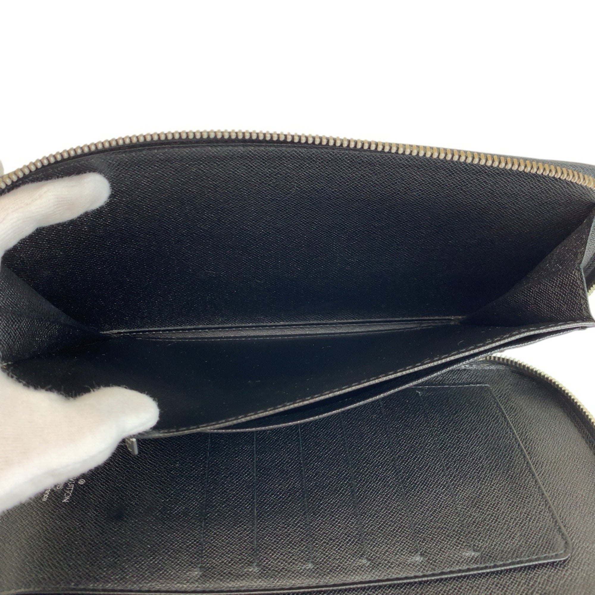 Louis Vuitton Black Taiga Leather Wallet (Bi-Fold) (Pre-Owned)
