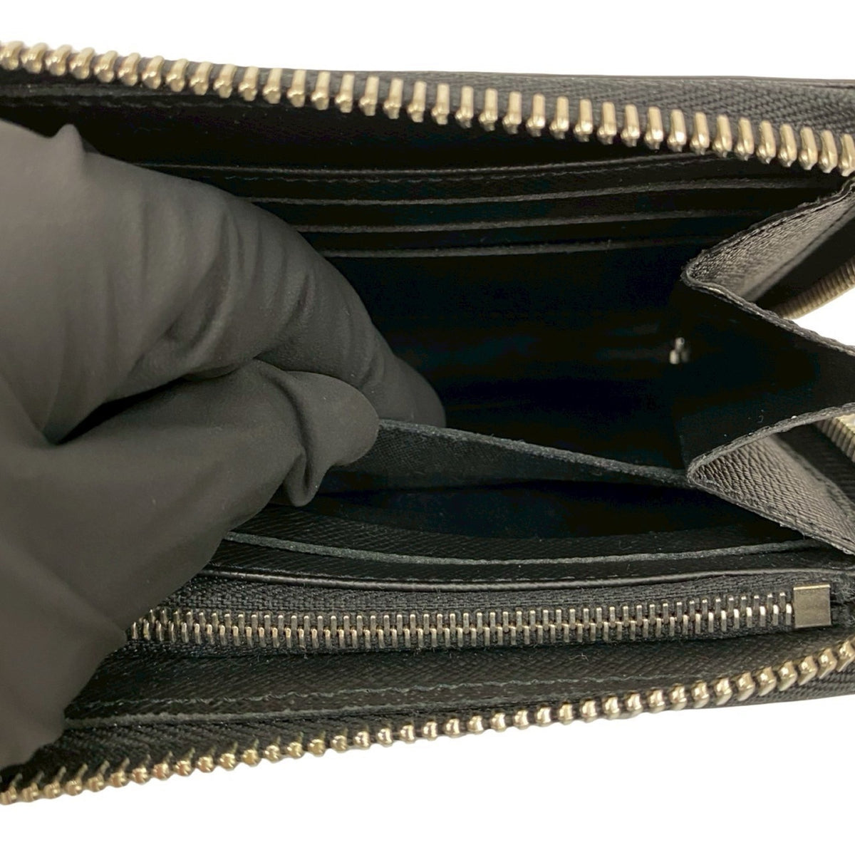 Louis Vuitton Black Leather Long Wallet (Bi-Fold) (Pre-Owned)