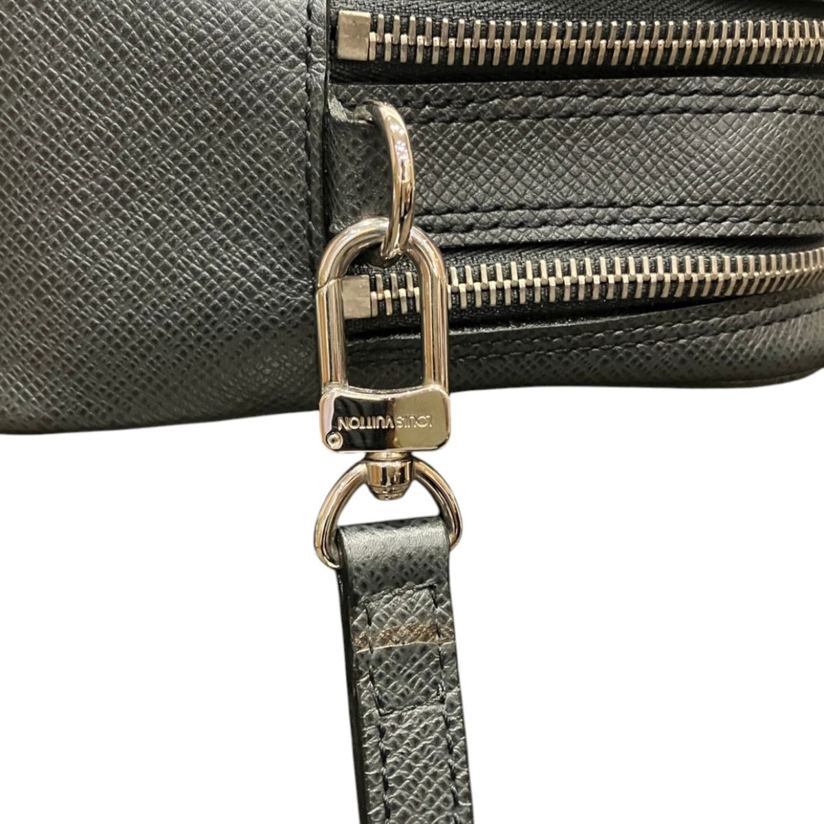 Louis Vuitton Taiga Ardoise Black Leather Clutch Bag (Pre-Owned)