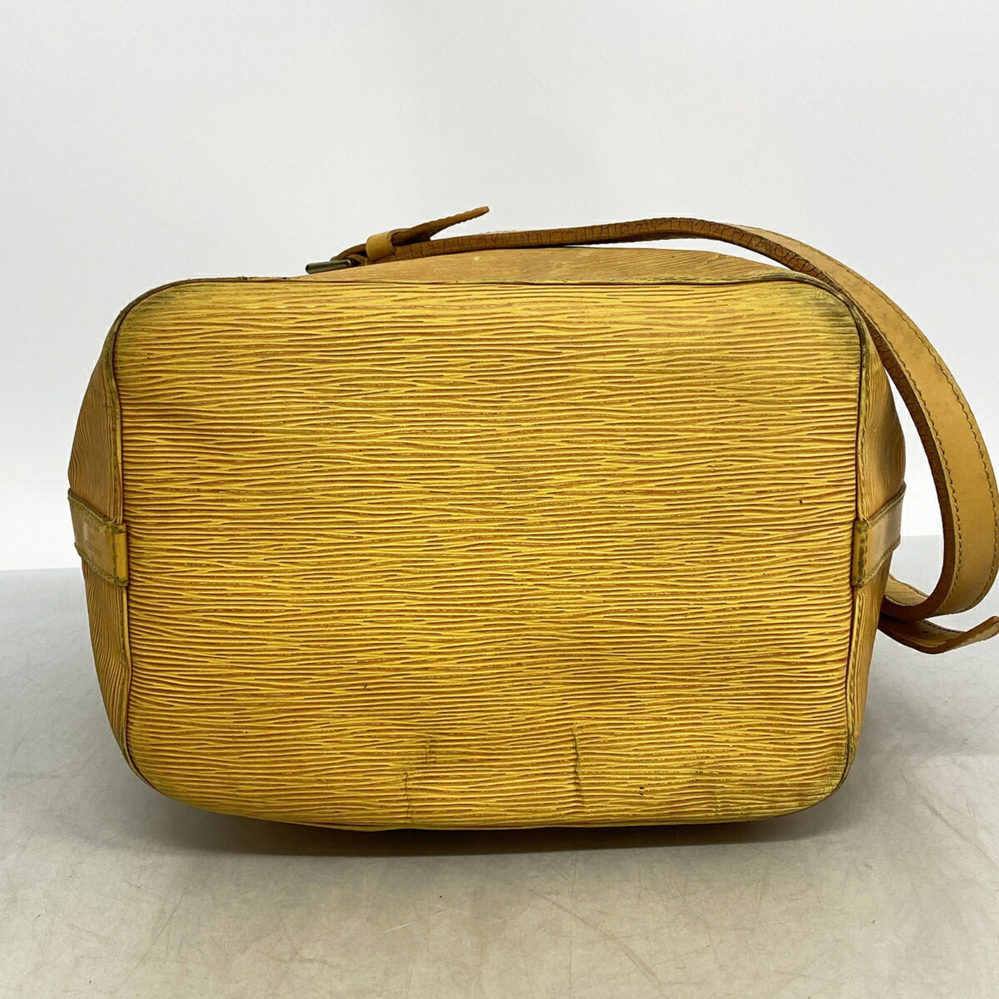 Louis Vuitton Jaune Shoulder Bag (Pre-Owned)