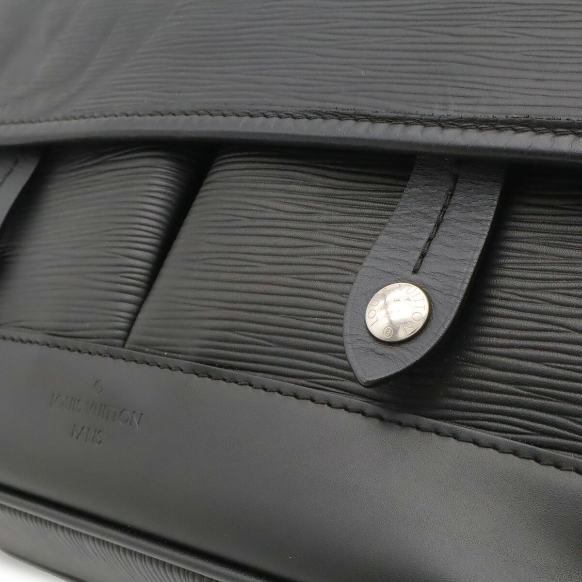 Louis Vuitton Noir Epi Leather Messenger Bag Shoulder Bag (Pre-Owned)