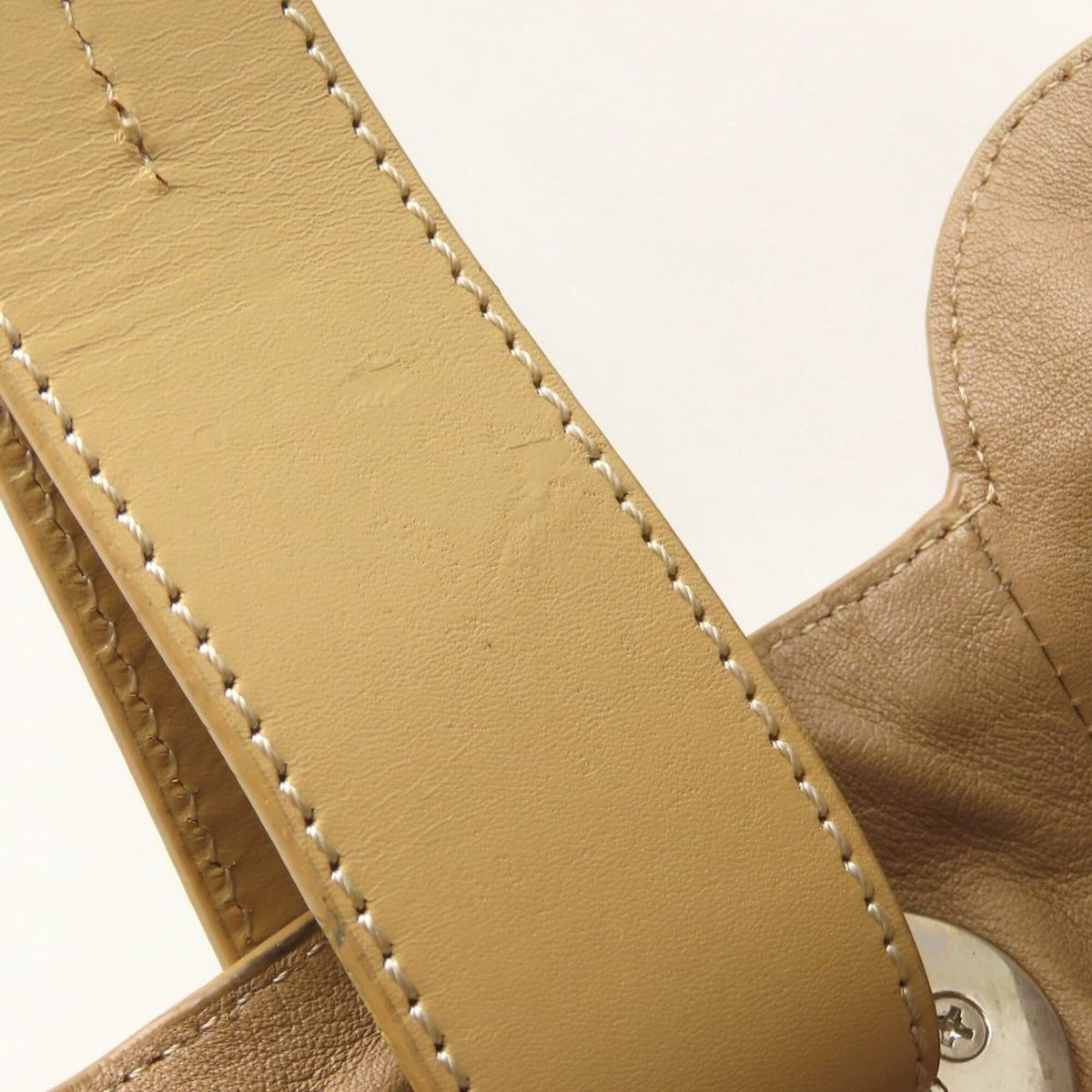 Tod's Beige Leather Handbag (Pre-Owned)
