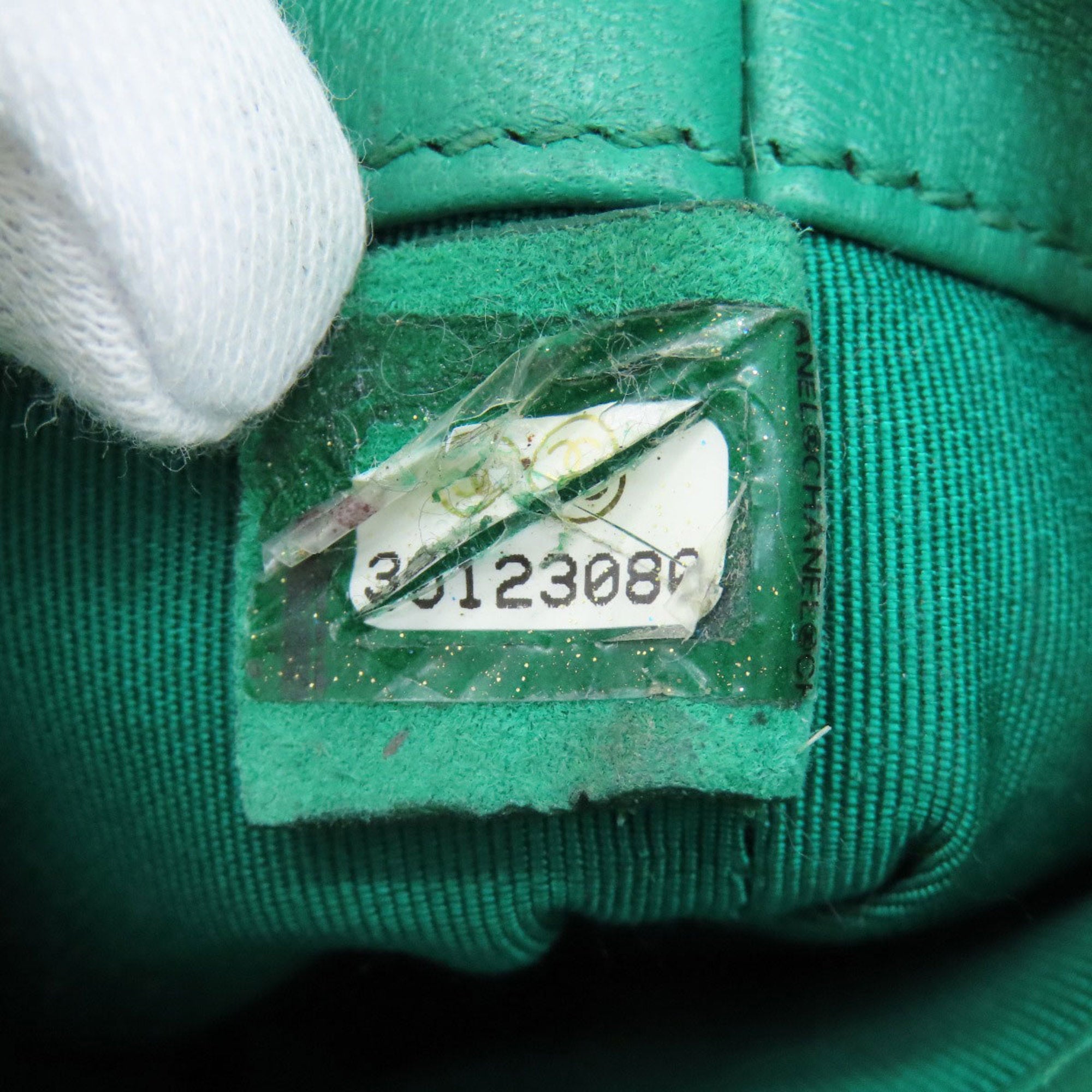 Chanel Green Leather Shoulder Bag (Pre-Owned)
