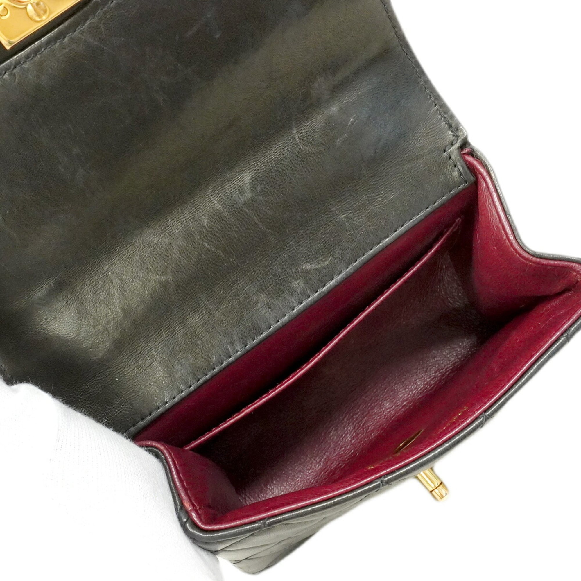 Chanel Black Leather Handbag (Pre-Owned)