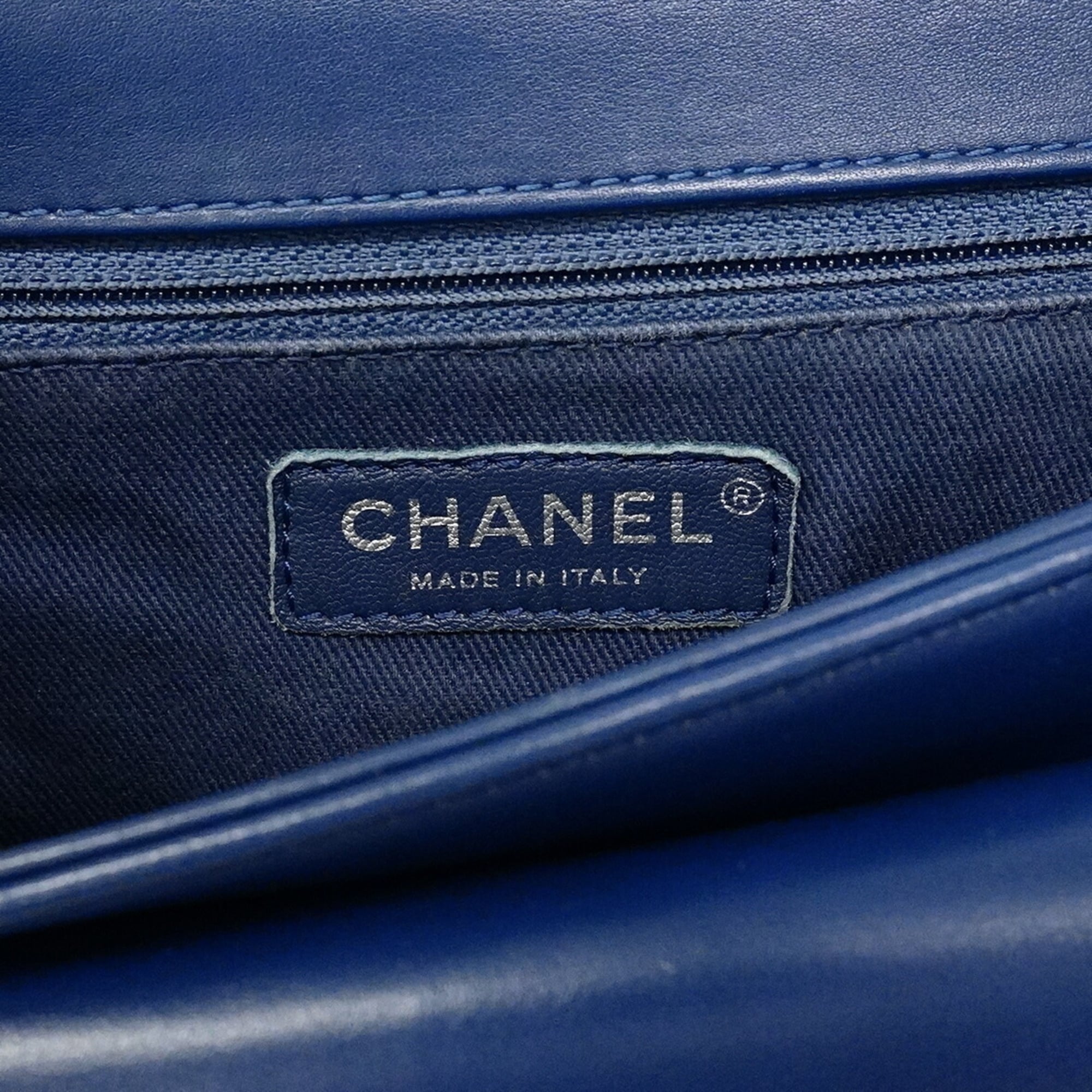 Chanel Blue Leather Shoulder Bag (Pre-Owned)