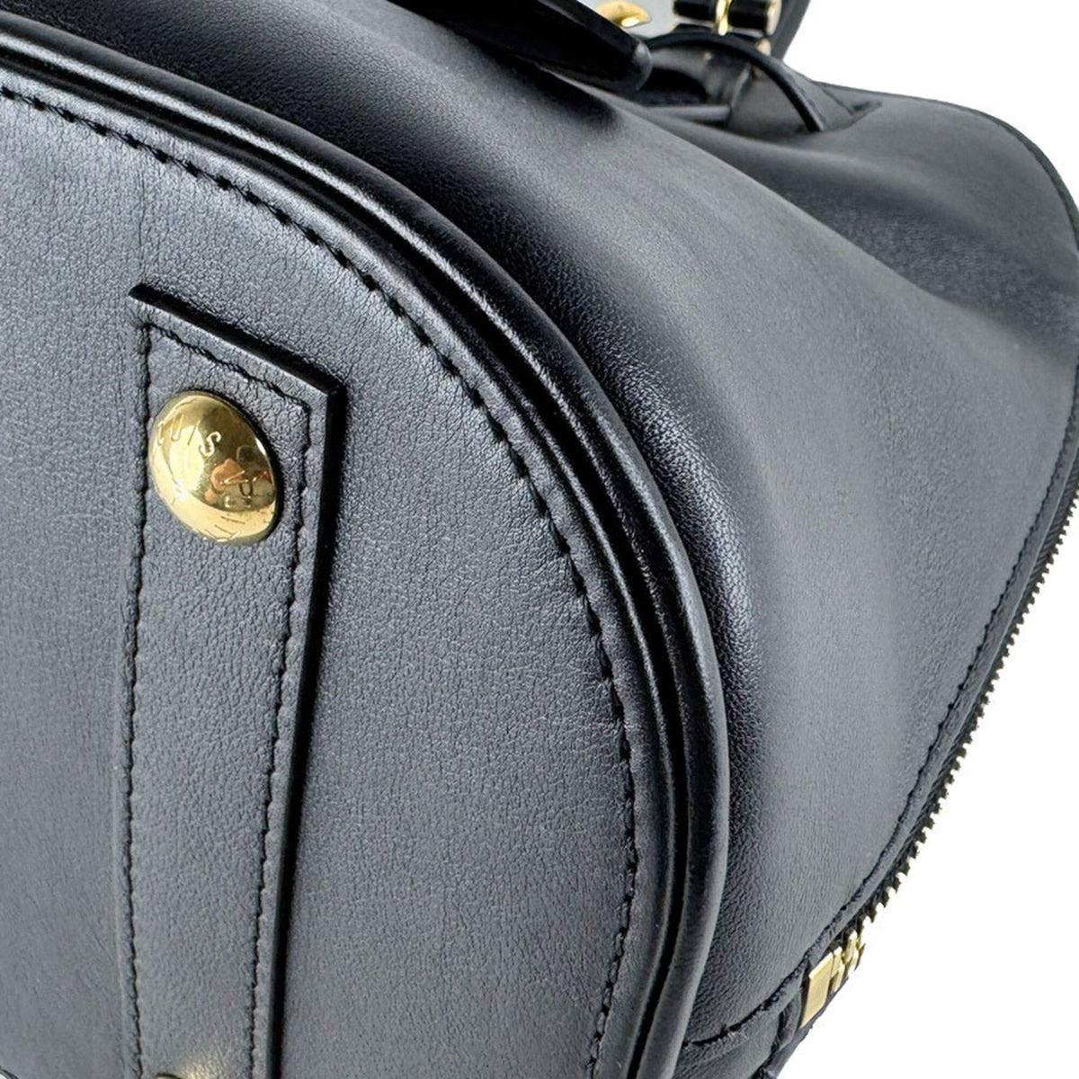 Louis Vuitton Noir Leather Handbag Shoulder Bag (Pre-Owned)