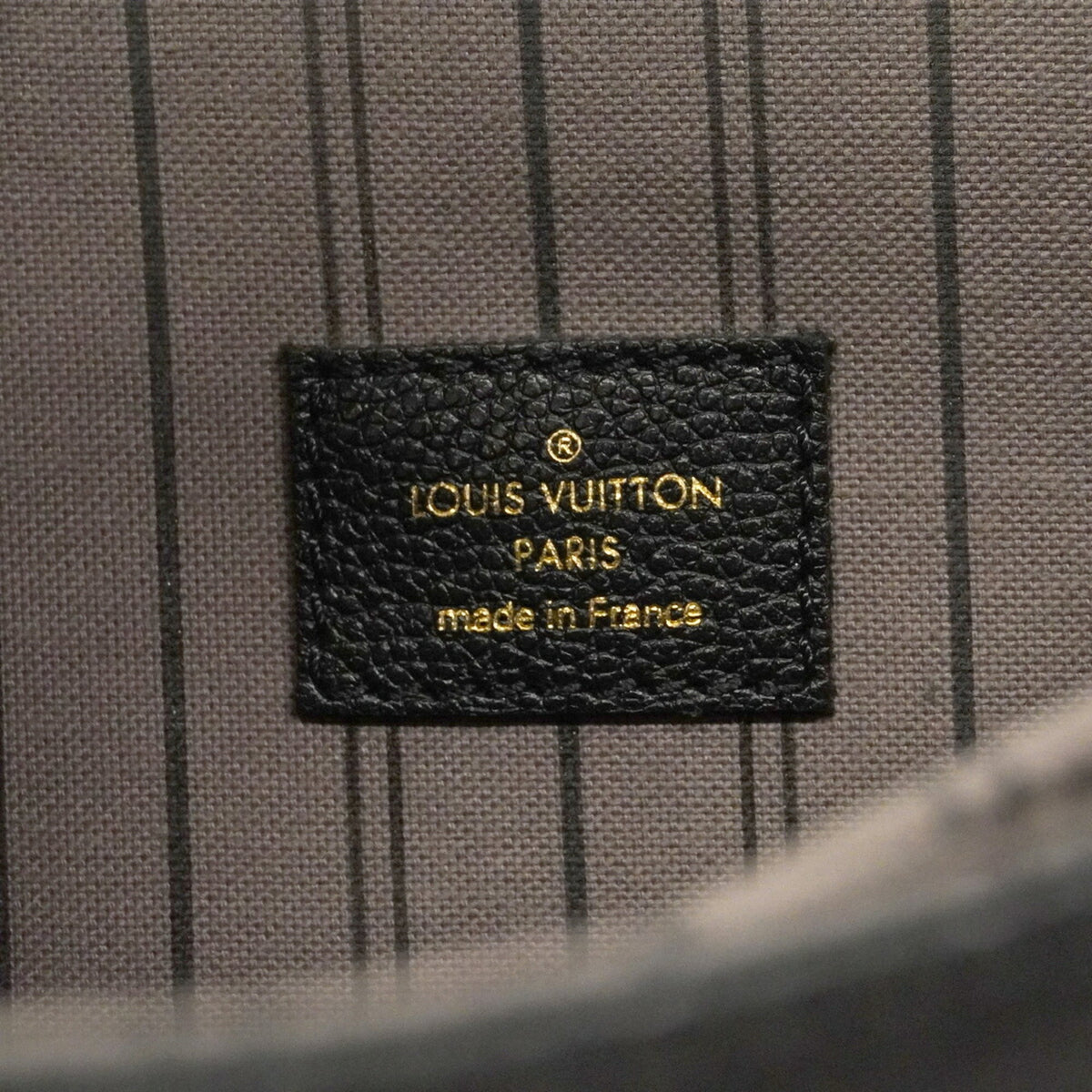 Louis Vuitton Noir Handbag (Pre-Owned)