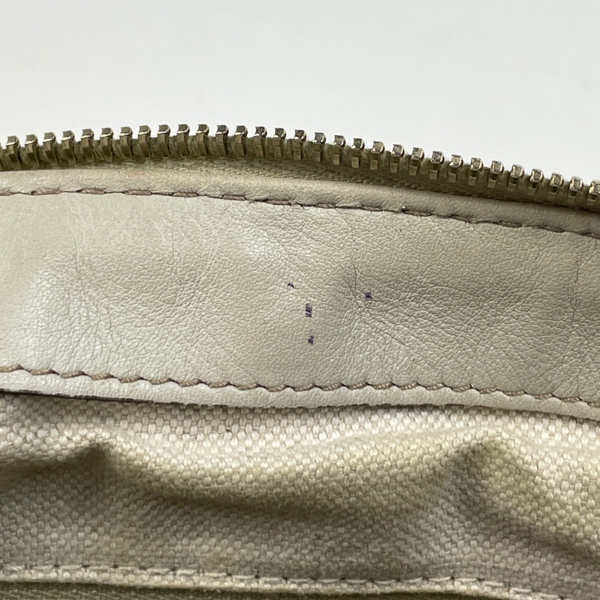 Gucci Ivory Leather Handbag (Pre-Owned)