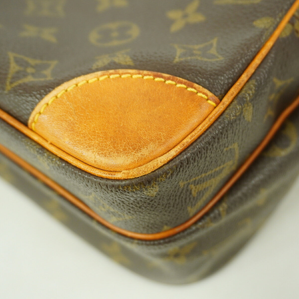 Louis Vuitton Brown Shoulder Bag (Pre-Owned)