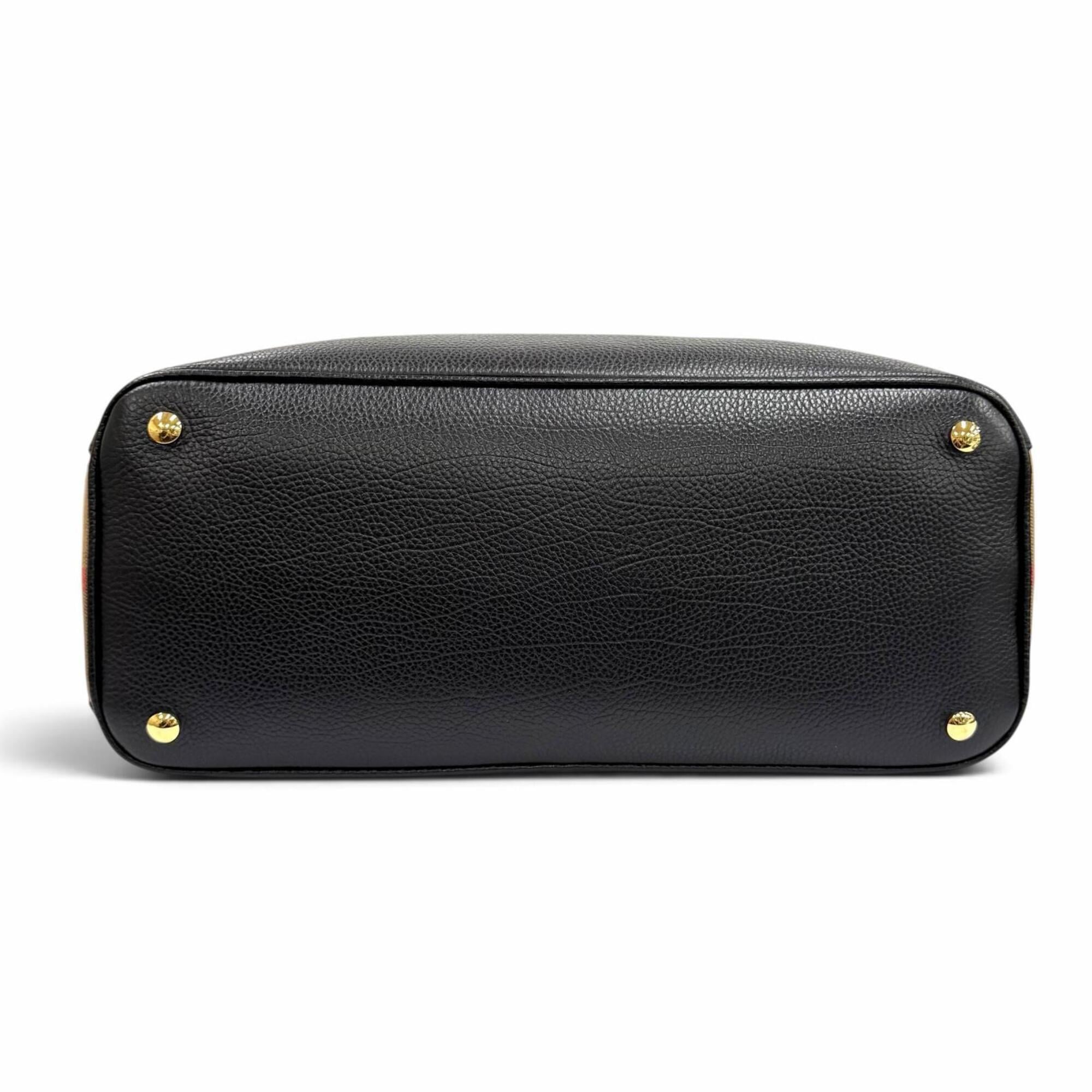 Burberry Black Leather Handbag (Pre-Owned)