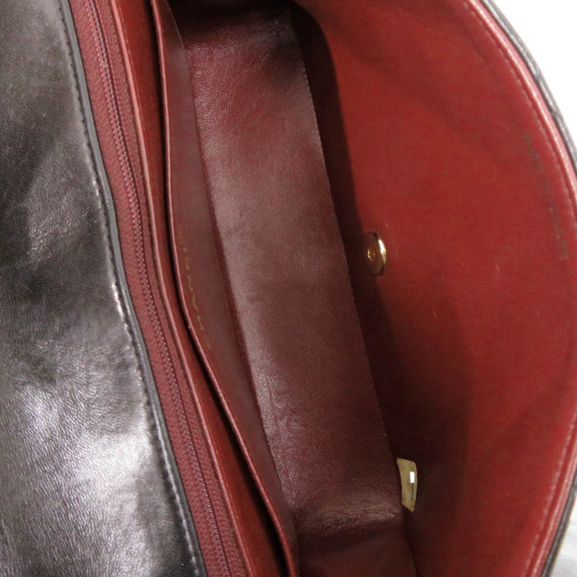 Chanel Black Leather Shoulder Bag (Pre-Owned)