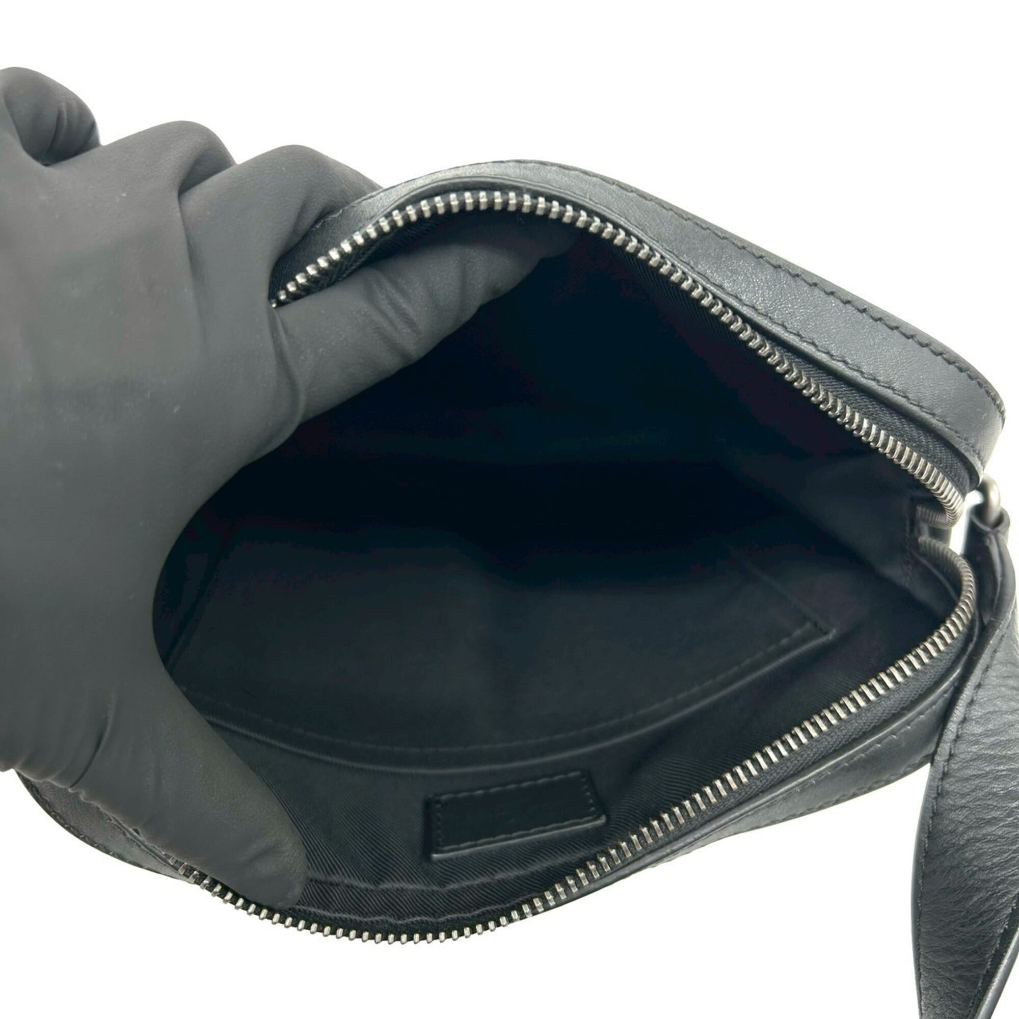 Louis Vuitton Black Leather Pochette Shoulder Bag (Pre-Owned)