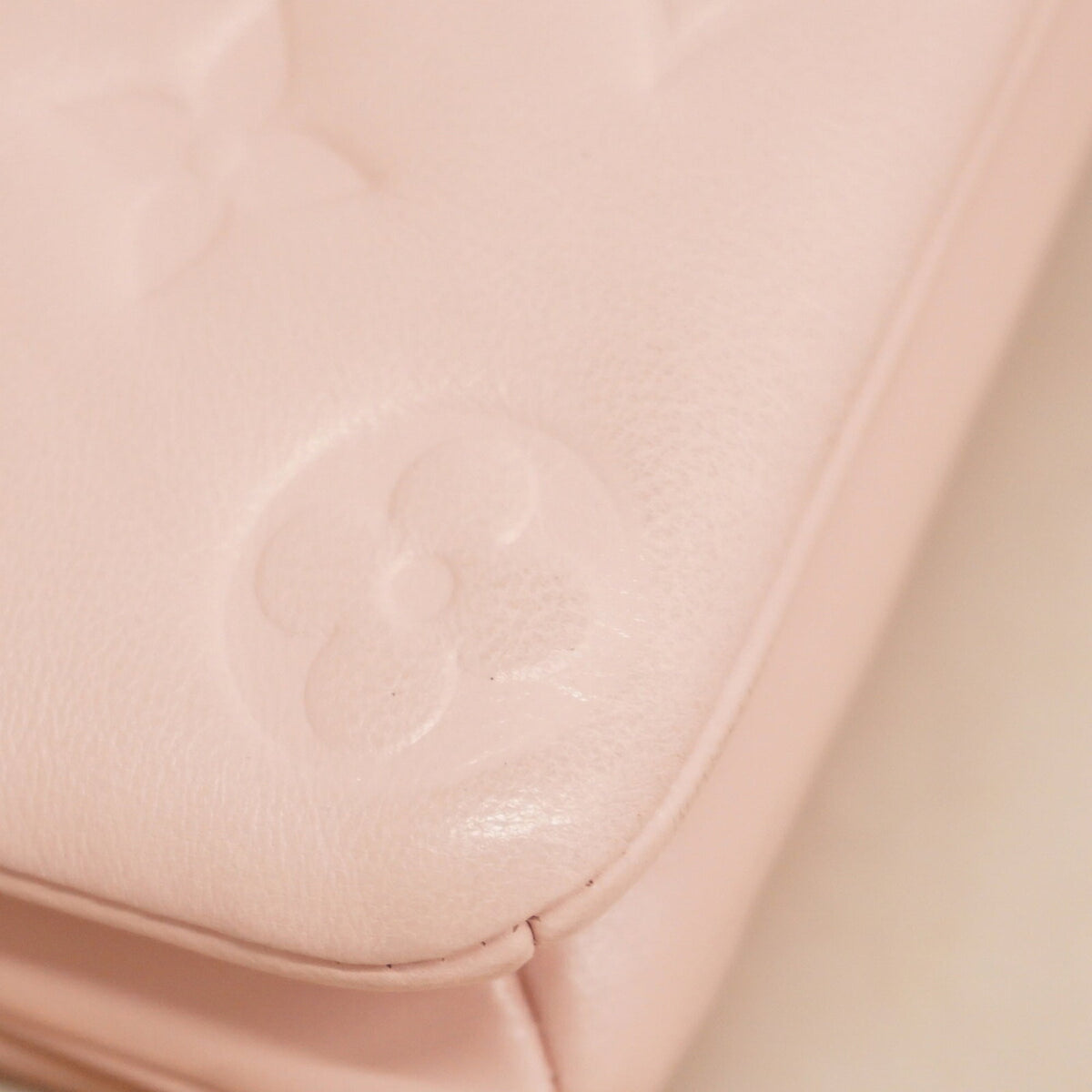 Louis Vuitton Pink Shoulder Bag (Pre-Owned)