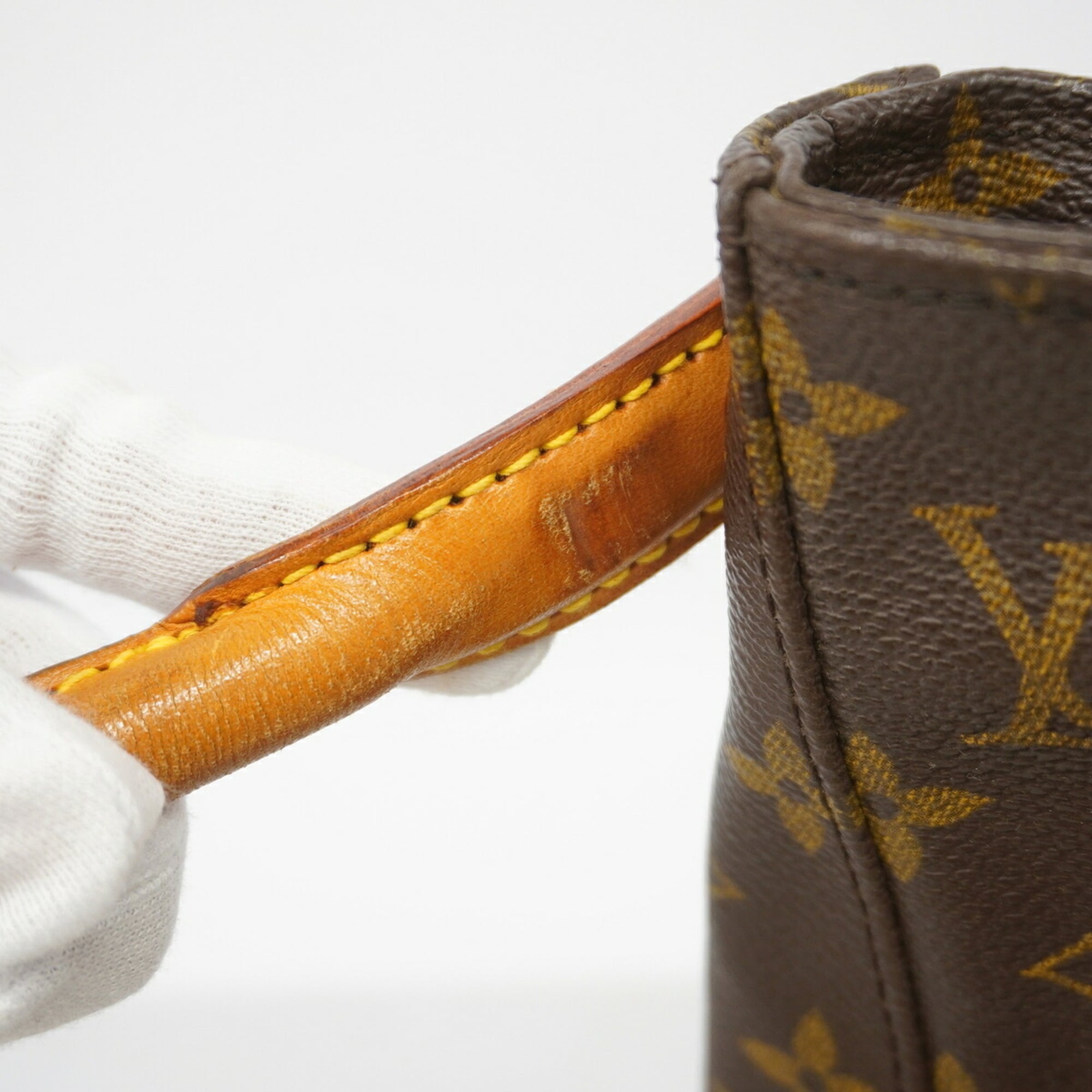 Louis Vuitton Brown Shoulder Bag (Pre-Owned)