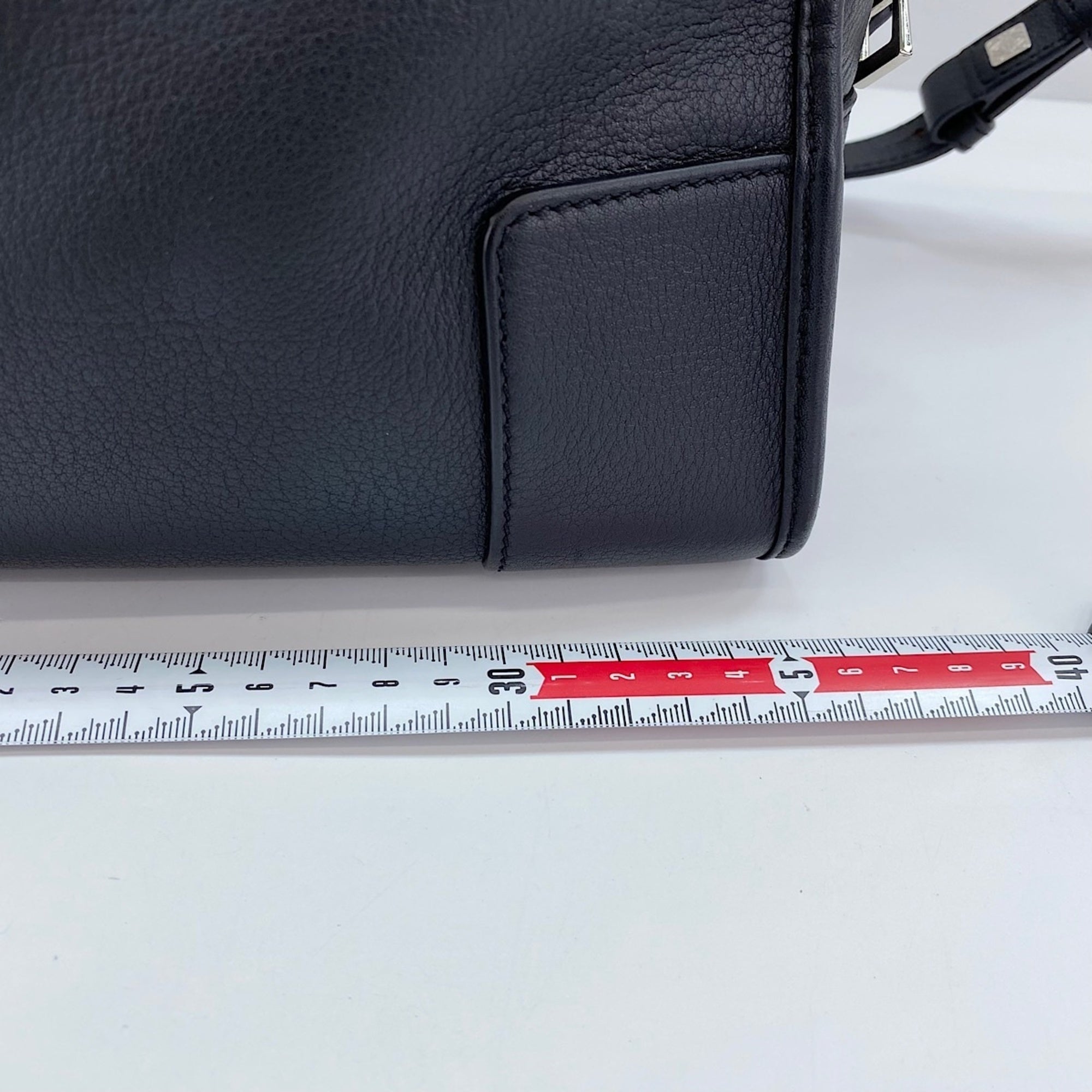 Loewe Black Leather Handbag (Pre-Owned)