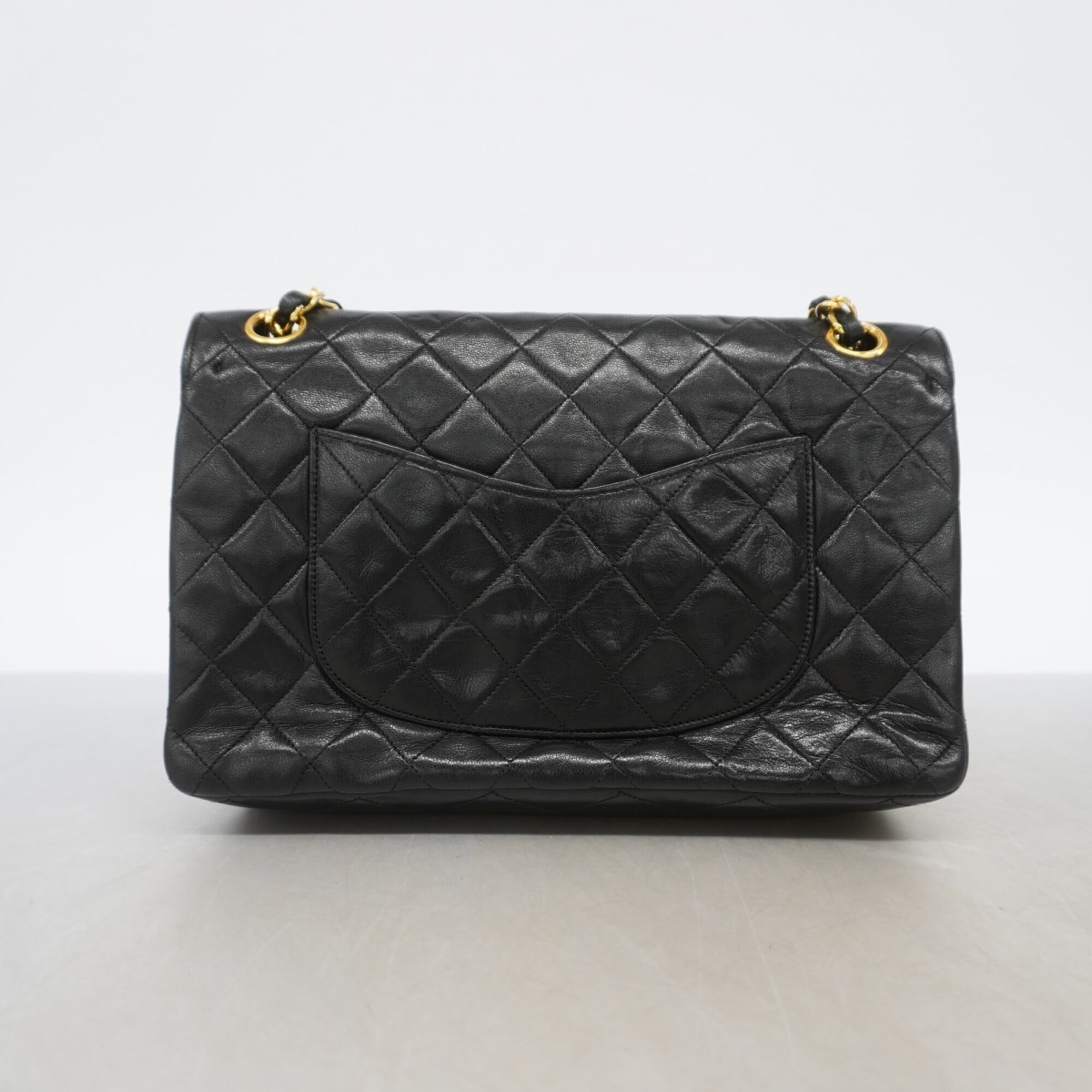 Chanel Black Leather Shoulder Bag (Pre-Owned)