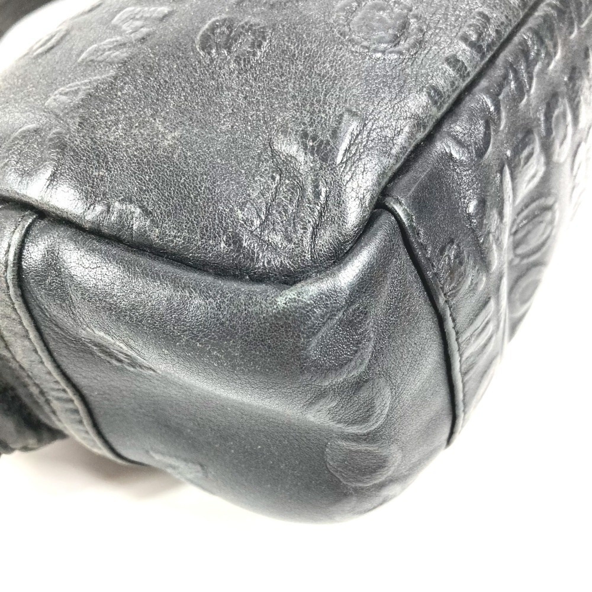 Chanel Black Leather Pochette Shoulder Bag (Pre-Owned)