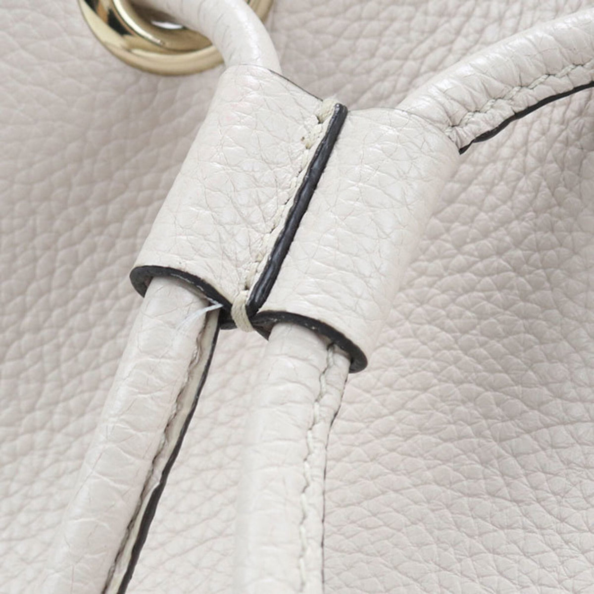 Salvatore Ferragamo White Leather Shoulder Bag (Pre-Owned)