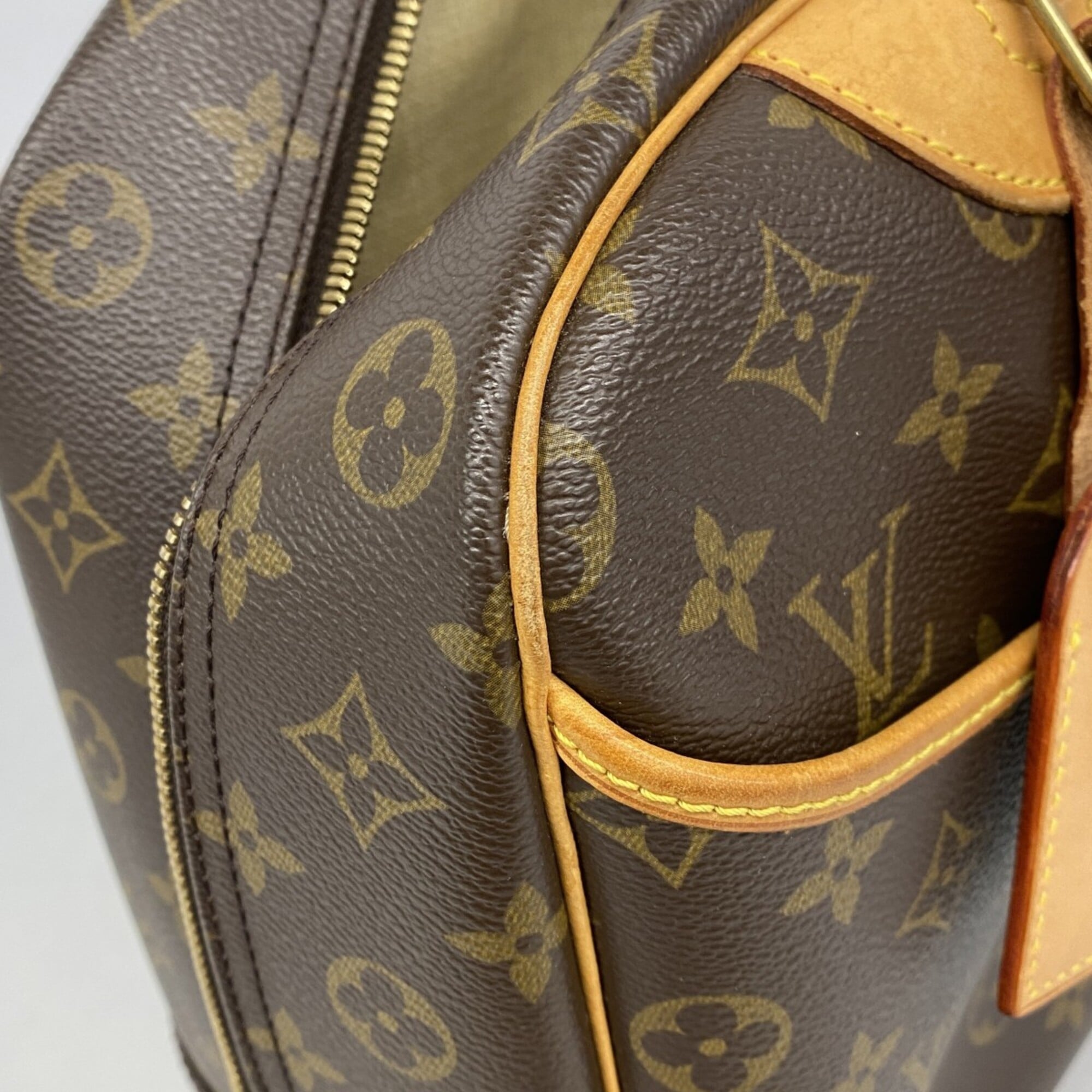 Louis Vuitton Brown Handbag (Pre-Owned)